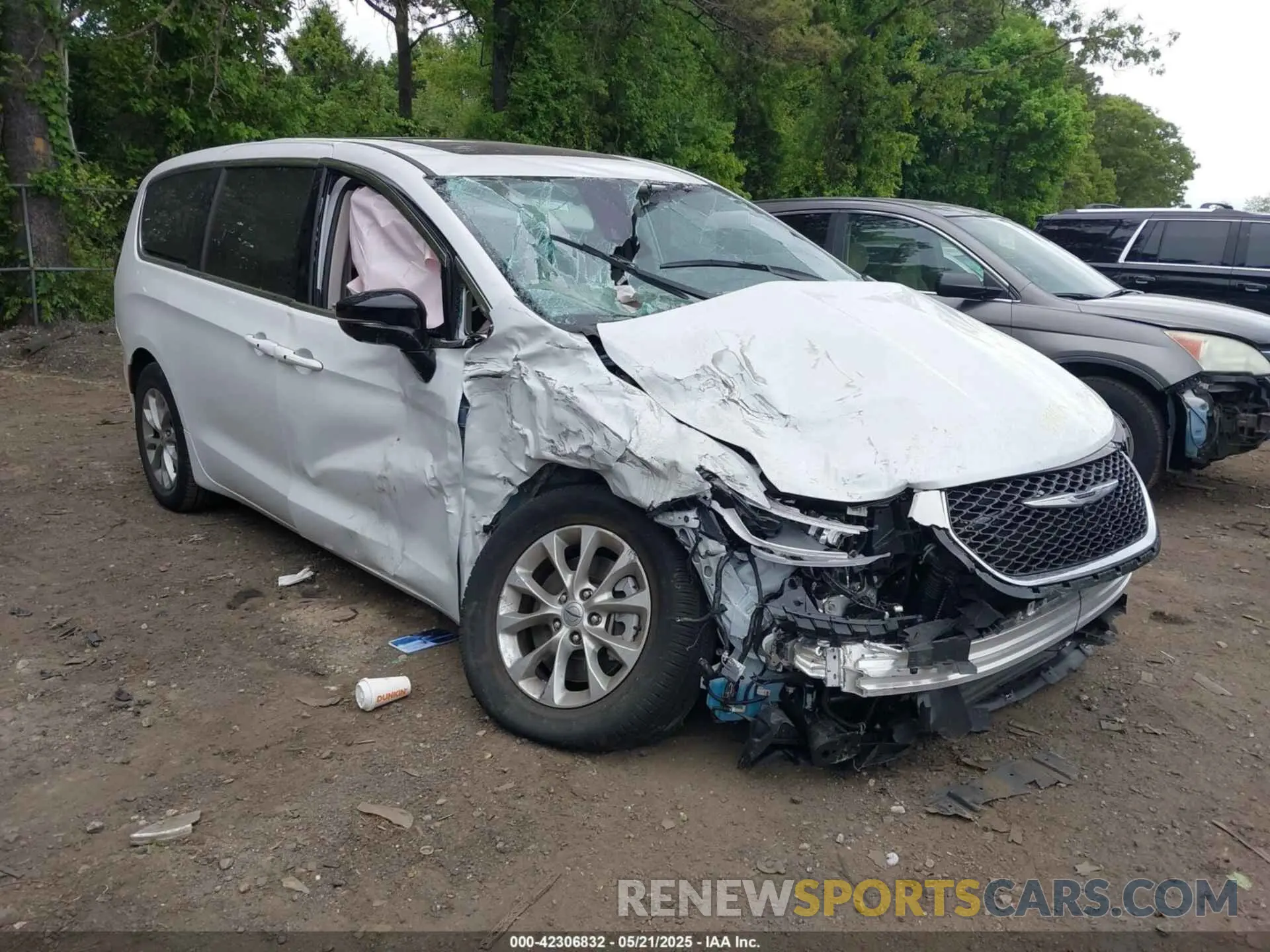 6 Photograph of a damaged car 2C4RC3BG0RR204617 CHRYSLER PACIFICA 2024