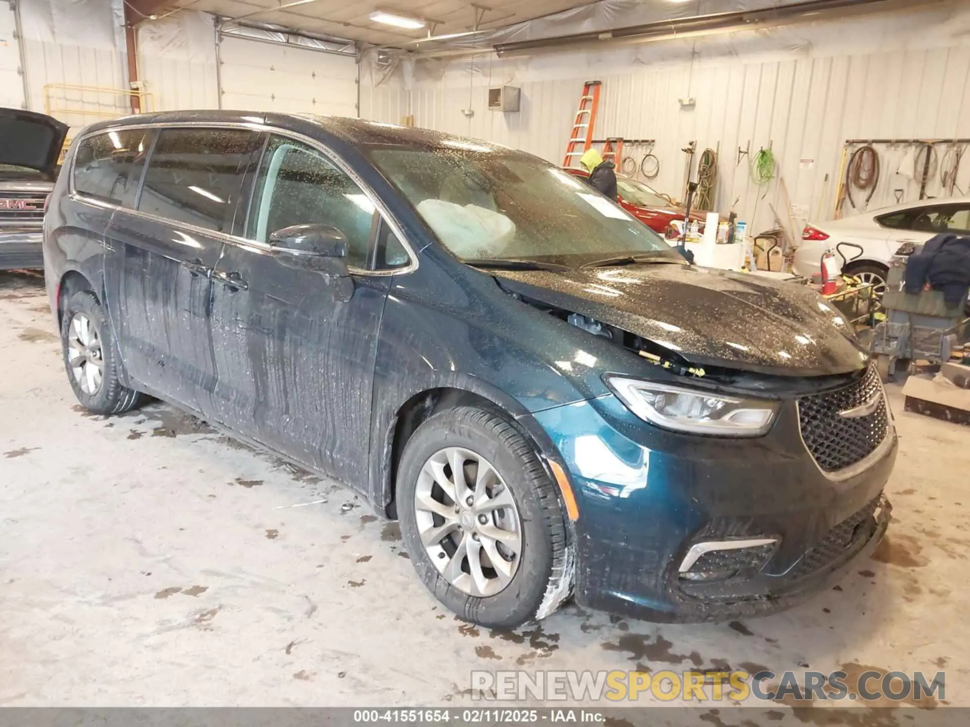 1 Photograph of a damaged car 2C4RC3BG2RR204716 CHRYSLER PACIFICA 2024
