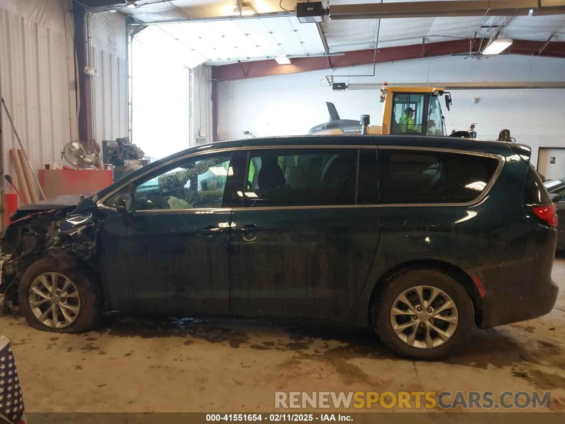 14 Photograph of a damaged car 2C4RC3BG2RR204716 CHRYSLER PACIFICA 2024