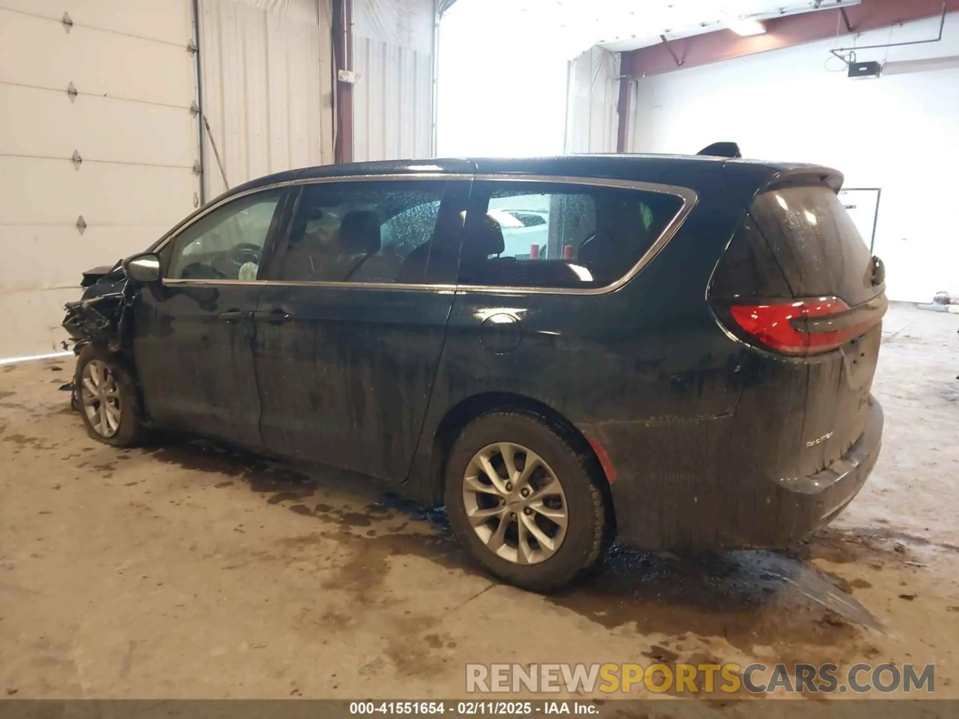 3 Photograph of a damaged car 2C4RC3BG2RR204716 CHRYSLER PACIFICA 2024