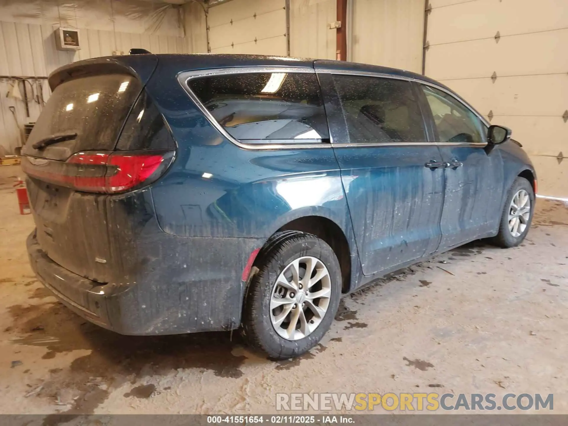 4 Photograph of a damaged car 2C4RC3BG2RR204716 CHRYSLER PACIFICA 2024