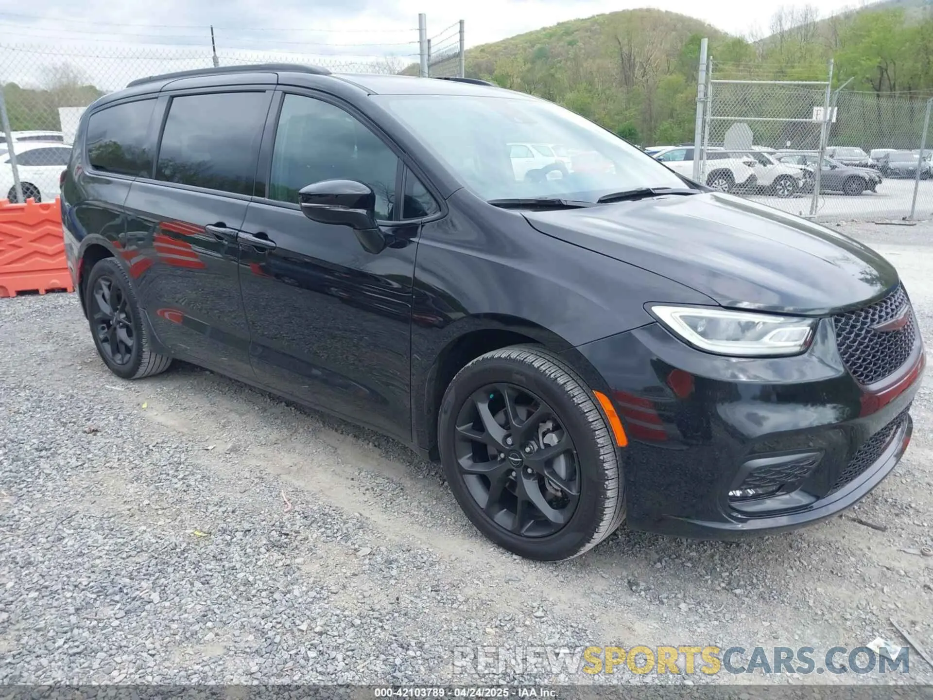 1 Photograph of a damaged car 2C4RC3BG6RR161241 CHRYSLER PACIFICA 2024