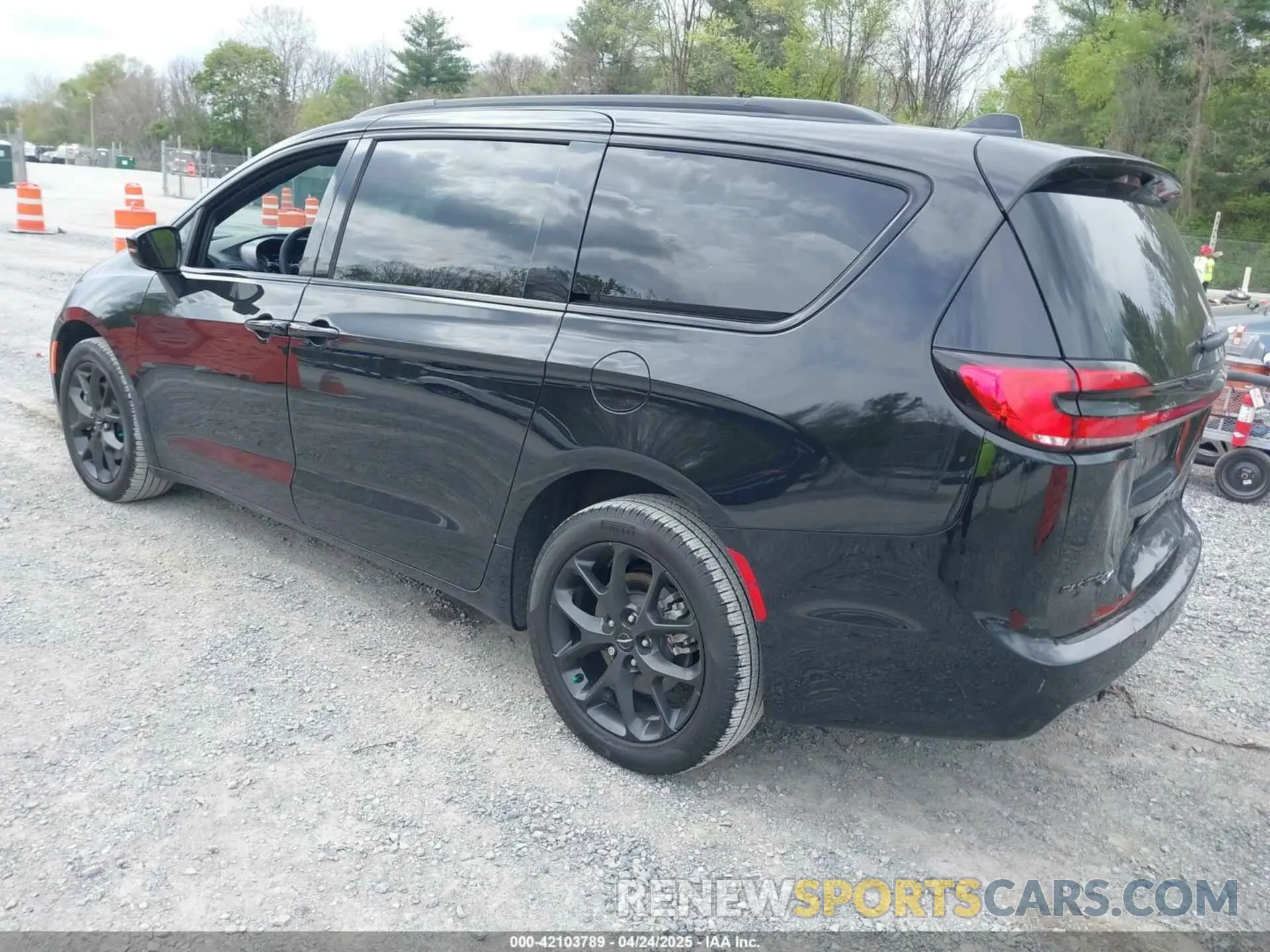 3 Photograph of a damaged car 2C4RC3BG6RR161241 CHRYSLER PACIFICA 2024