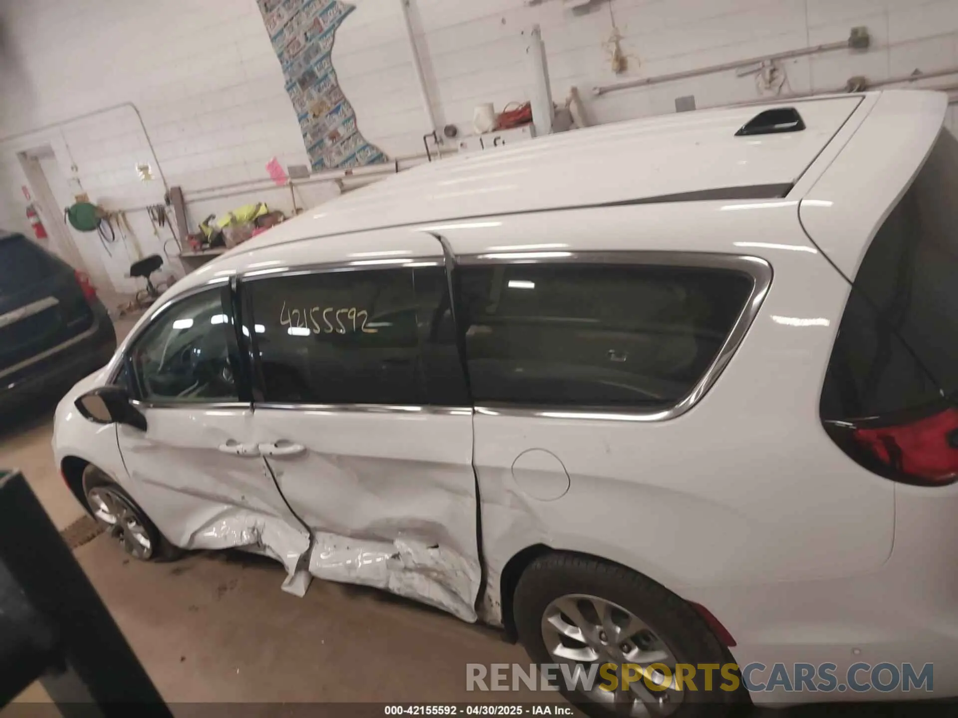 14 Photograph of a damaged car 2C4RC3BG7RR153925 CHRYSLER PACIFICA 2024