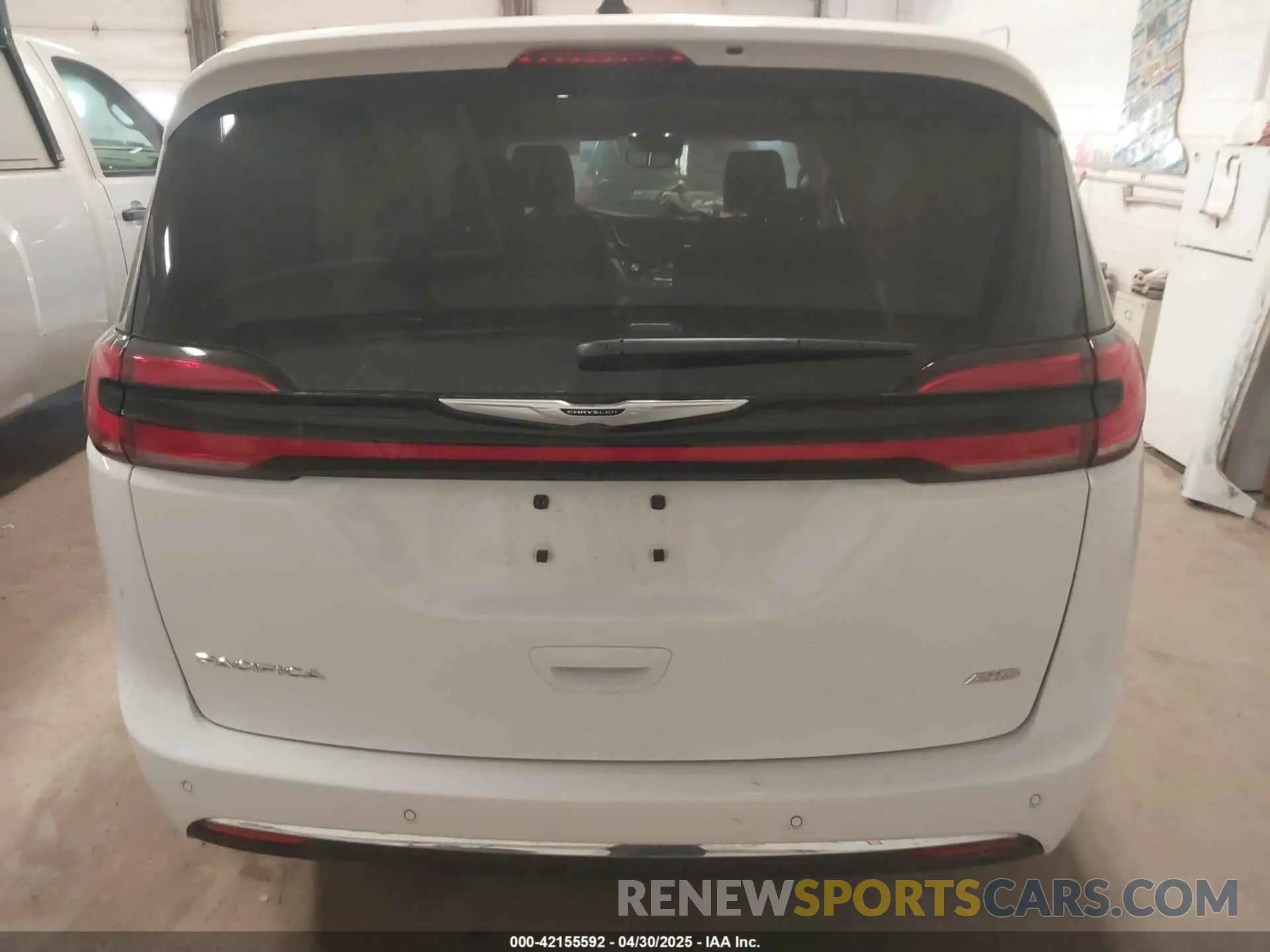 16 Photograph of a damaged car 2C4RC3BG7RR153925 CHRYSLER PACIFICA 2024