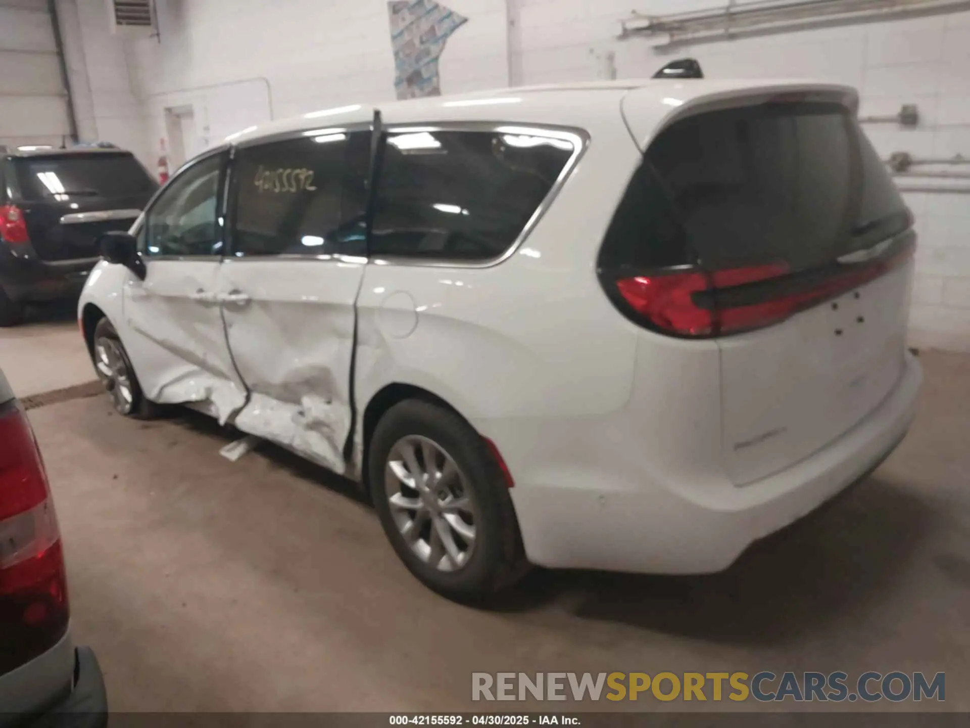 3 Photograph of a damaged car 2C4RC3BG7RR153925 CHRYSLER PACIFICA 2024