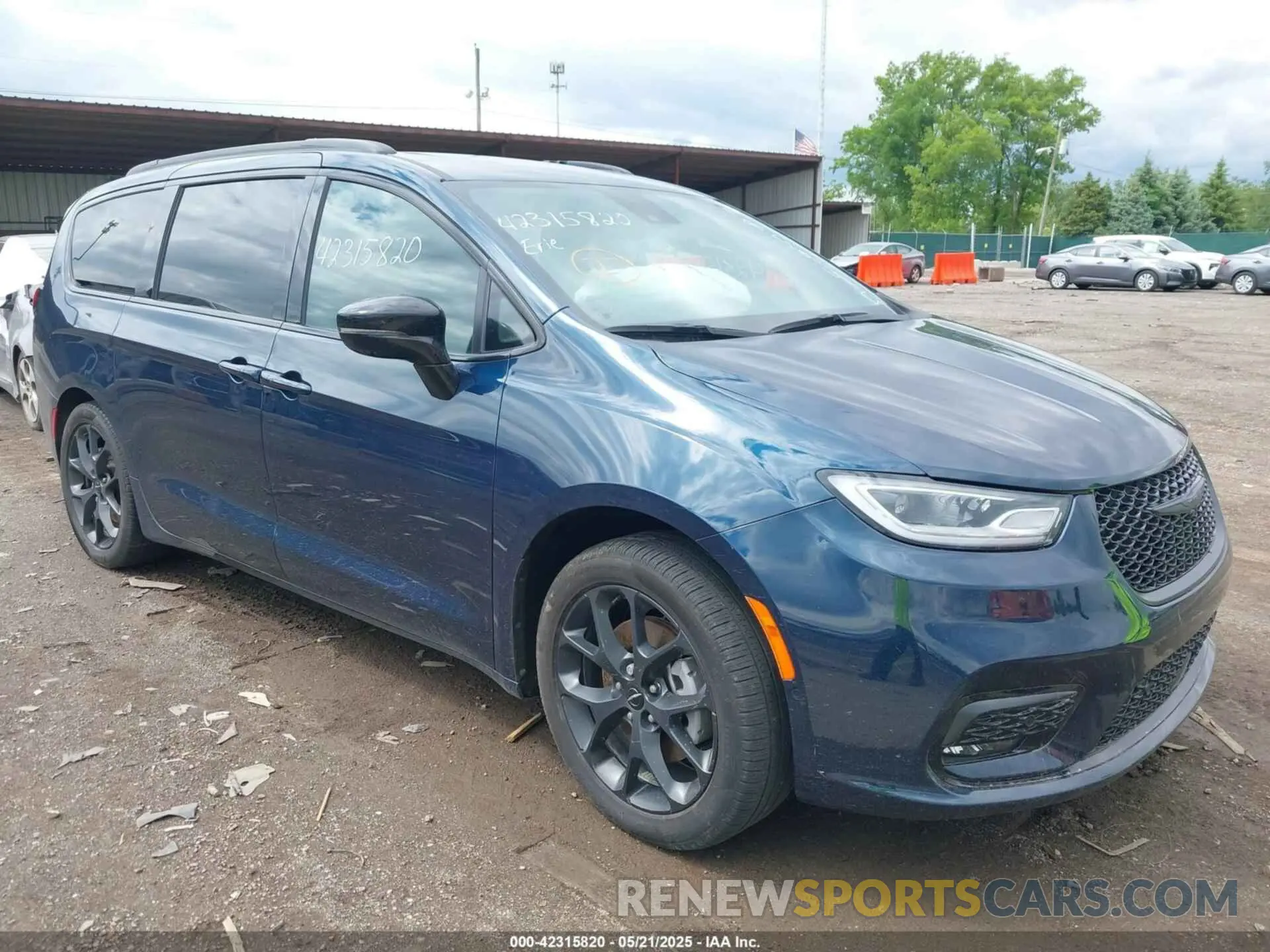 1 Photograph of a damaged car 2C4RC3BG8RR185945 CHRYSLER PACIFICA 2024