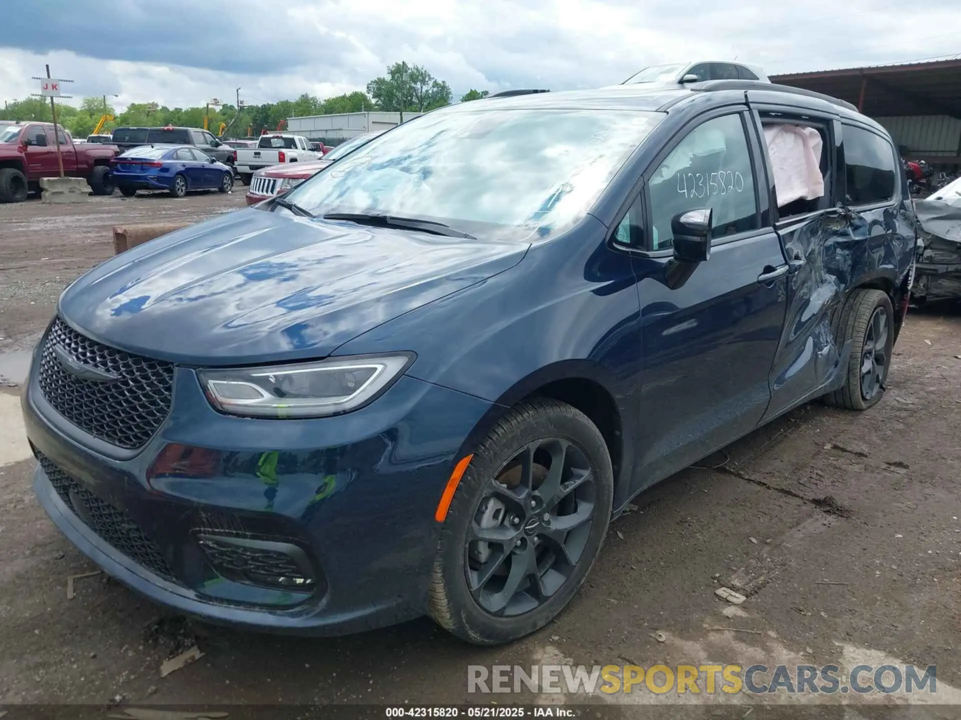 2 Photograph of a damaged car 2C4RC3BG8RR185945 CHRYSLER PACIFICA 2024