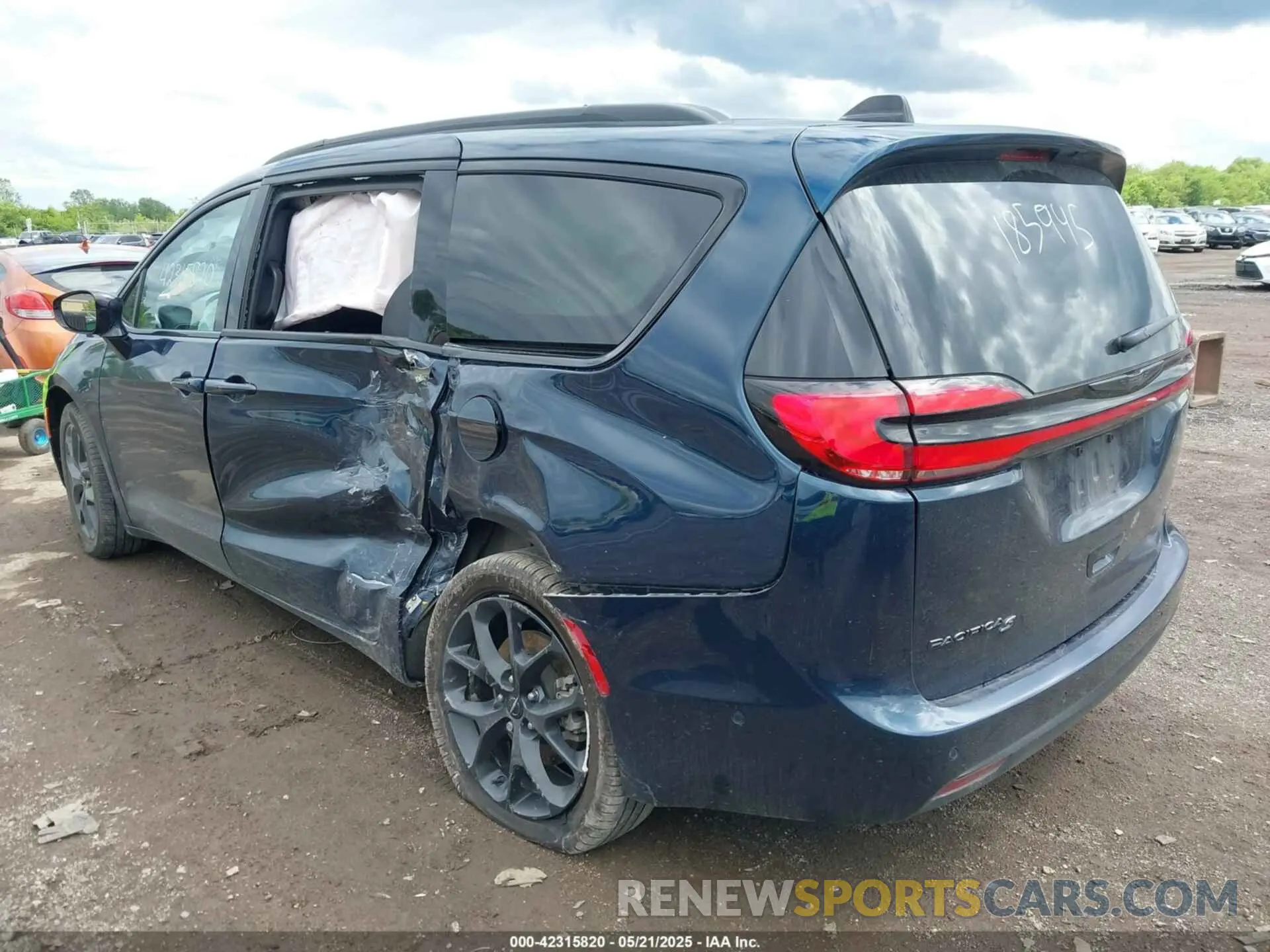 3 Photograph of a damaged car 2C4RC3BG8RR185945 CHRYSLER PACIFICA 2024