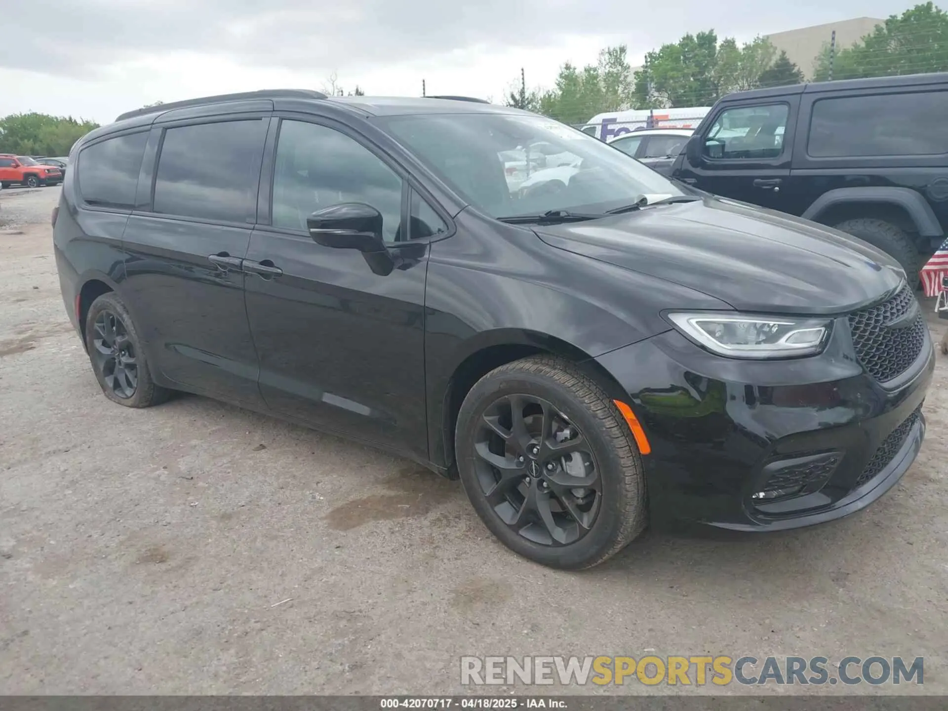1 Photograph of a damaged car 2C4RC3GG1RR134781 CHRYSLER PACIFICA 2024