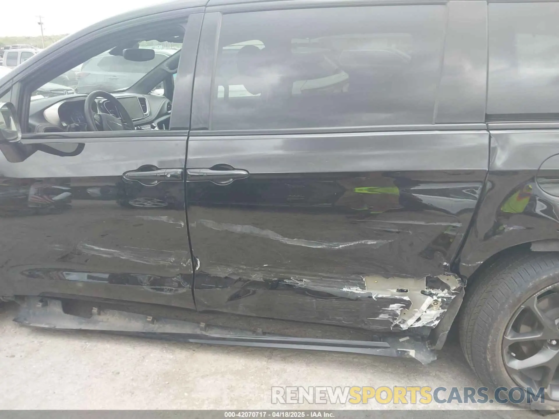13 Photograph of a damaged car 2C4RC3GG1RR134781 CHRYSLER PACIFICA 2024