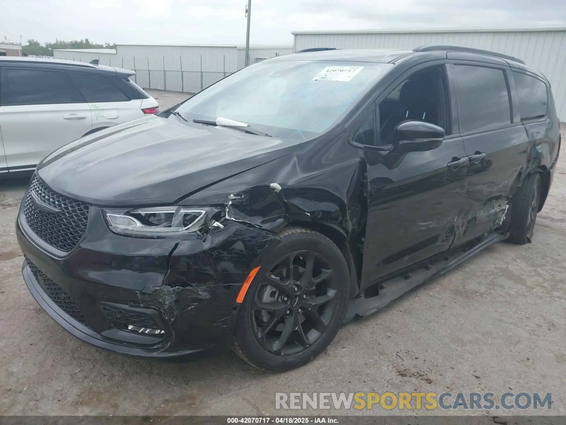 2 Photograph of a damaged car 2C4RC3GG1RR134781 CHRYSLER PACIFICA 2024