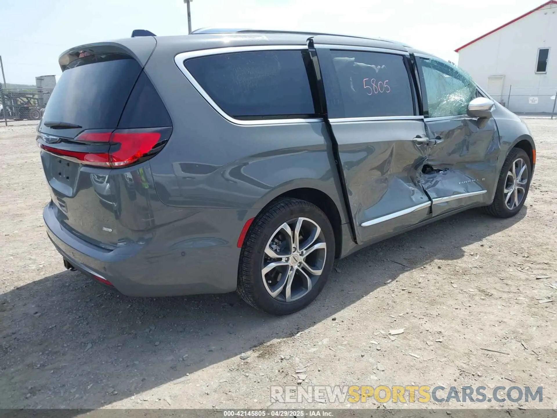 4 Photograph of a damaged car 2C4RC3PG6RR200340 CHRYSLER PACIFICA 2024