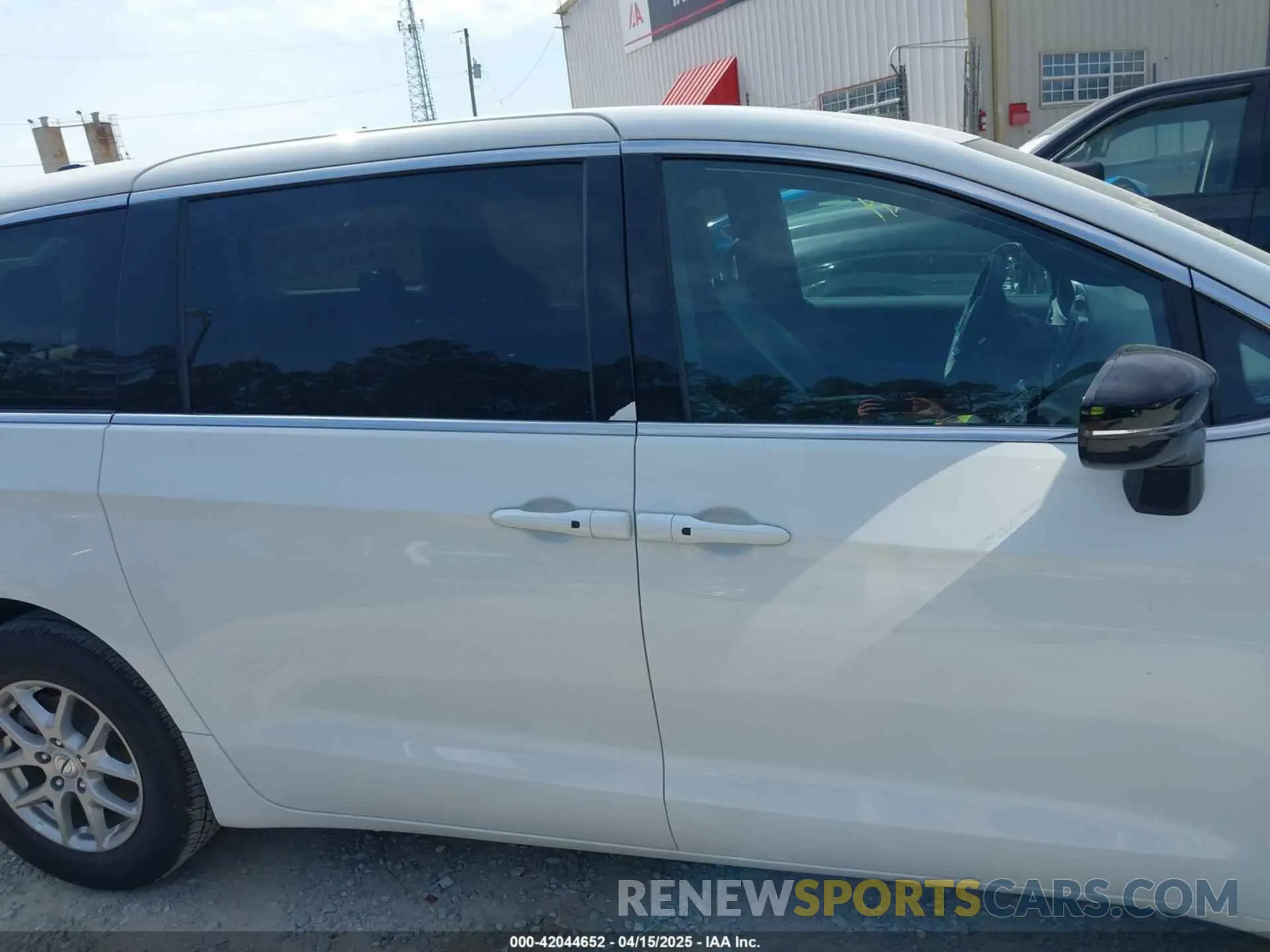 13 Photograph of a damaged car 2C4RC1BG0SR553089 CHRYSLER PACIFICA 2025