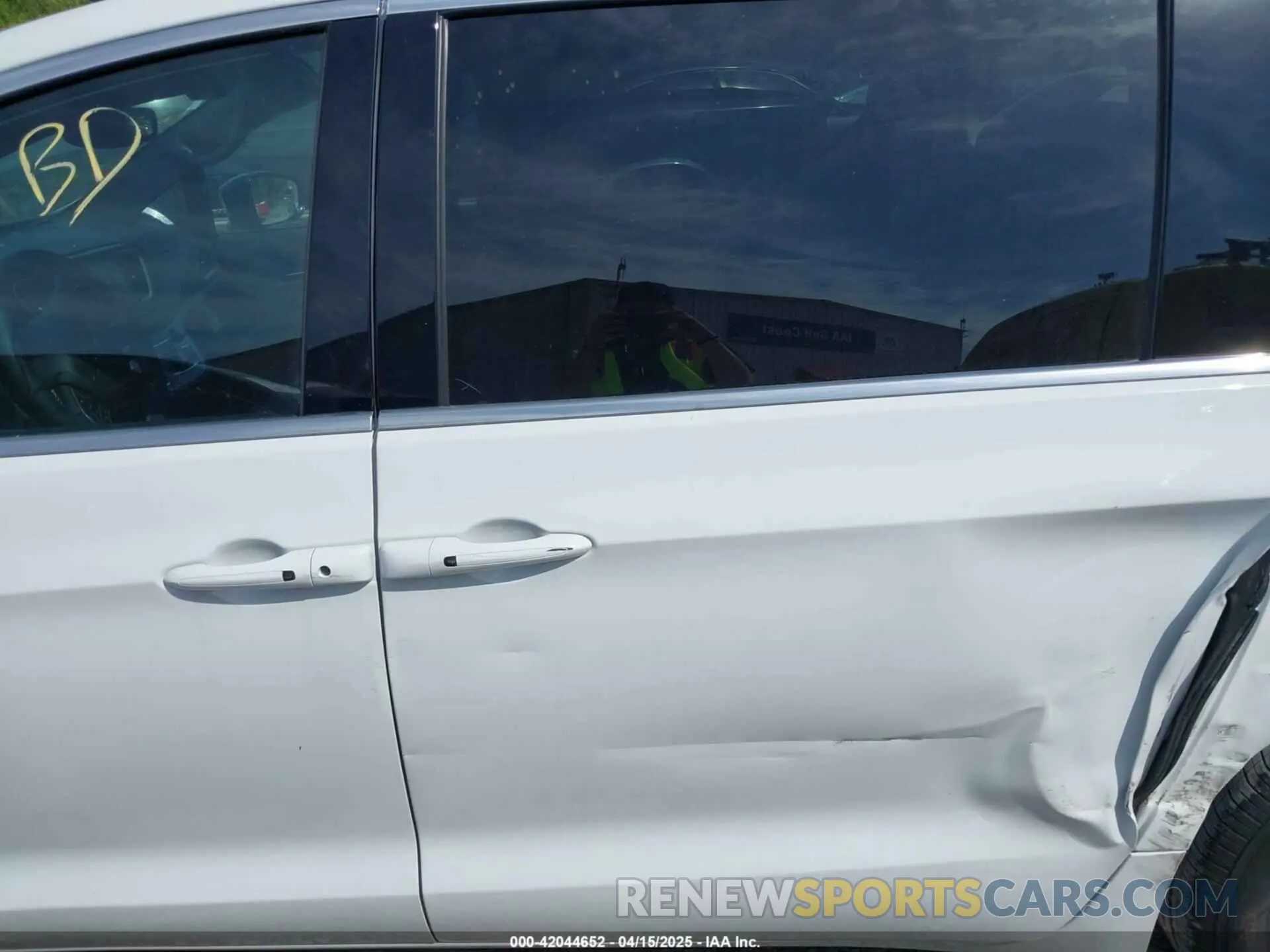 14 Photograph of a damaged car 2C4RC1BG0SR553089 CHRYSLER PACIFICA 2025