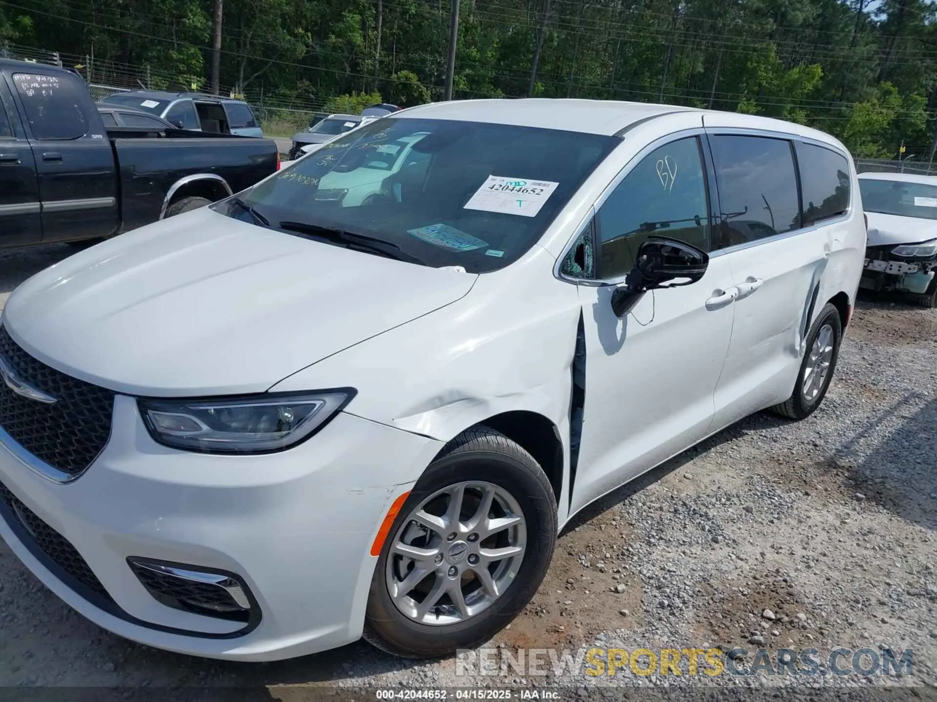 2 Photograph of a damaged car 2C4RC1BG0SR553089 CHRYSLER PACIFICA 2025
