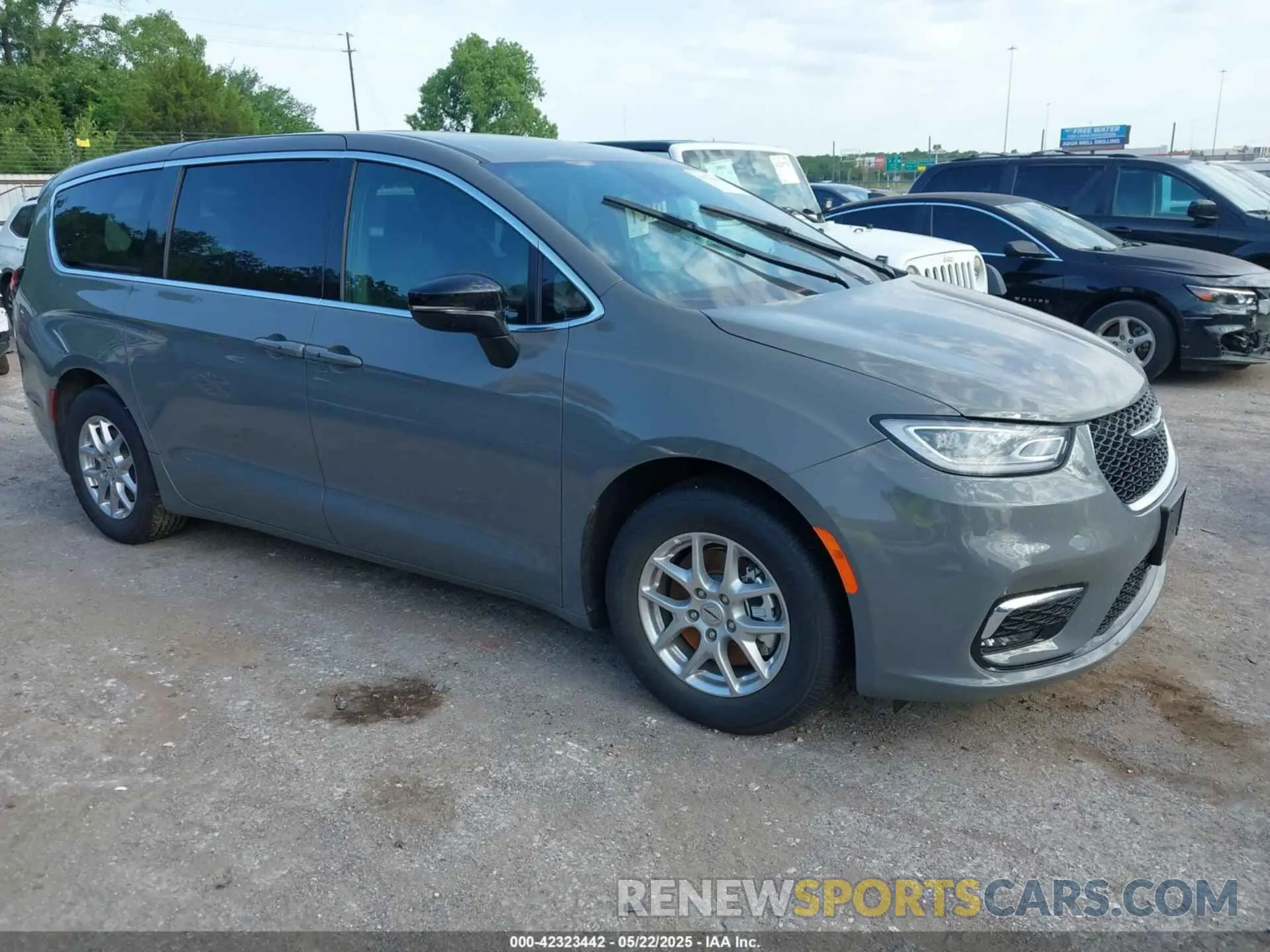 1 Photograph of a damaged car 2C4RC1BG1SR504290 CHRYSLER PACIFICA 2025