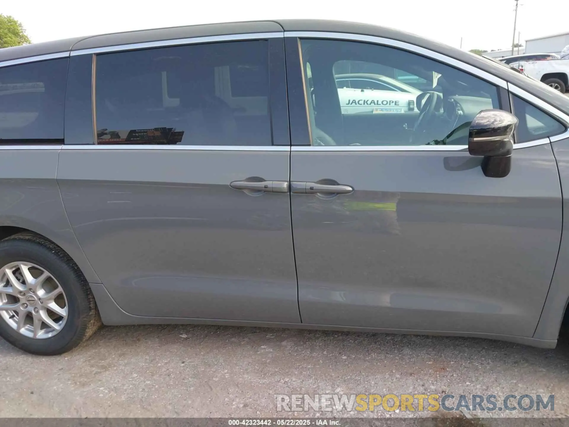 13 Photograph of a damaged car 2C4RC1BG1SR504290 CHRYSLER PACIFICA 2025