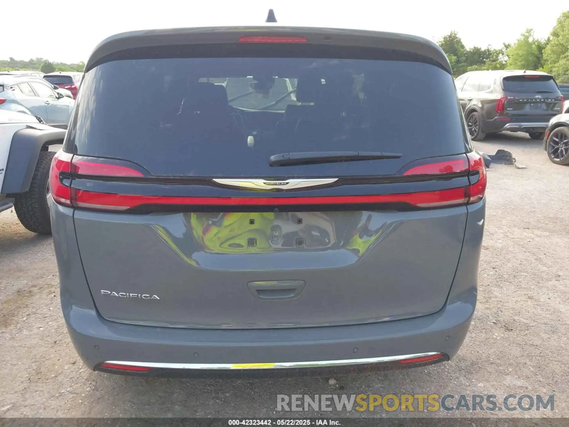 16 Photograph of a damaged car 2C4RC1BG1SR504290 CHRYSLER PACIFICA 2025