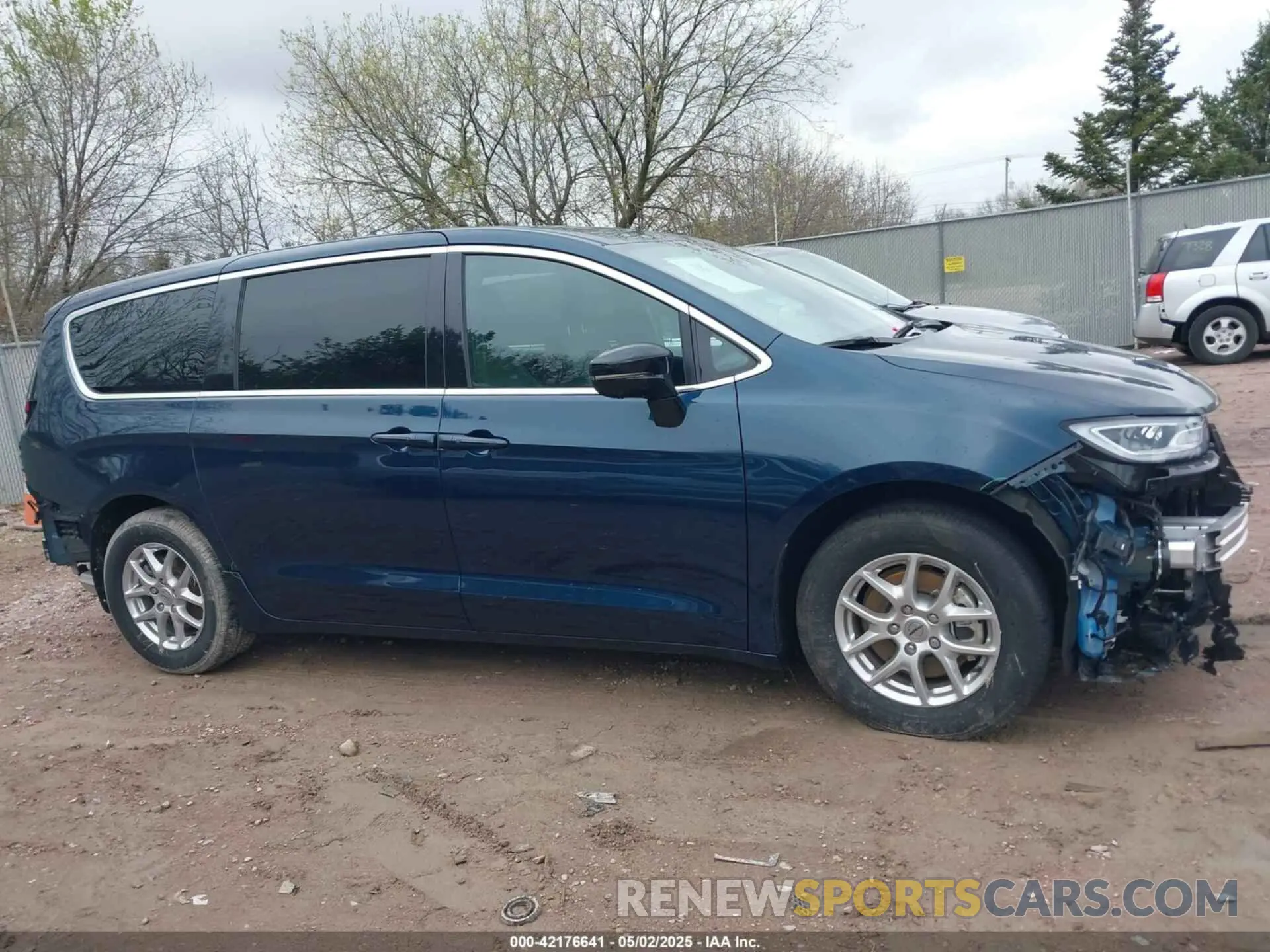 13 Photograph of a damaged car 2C4RC1BG1SR505052 CHRYSLER PACIFICA 2025