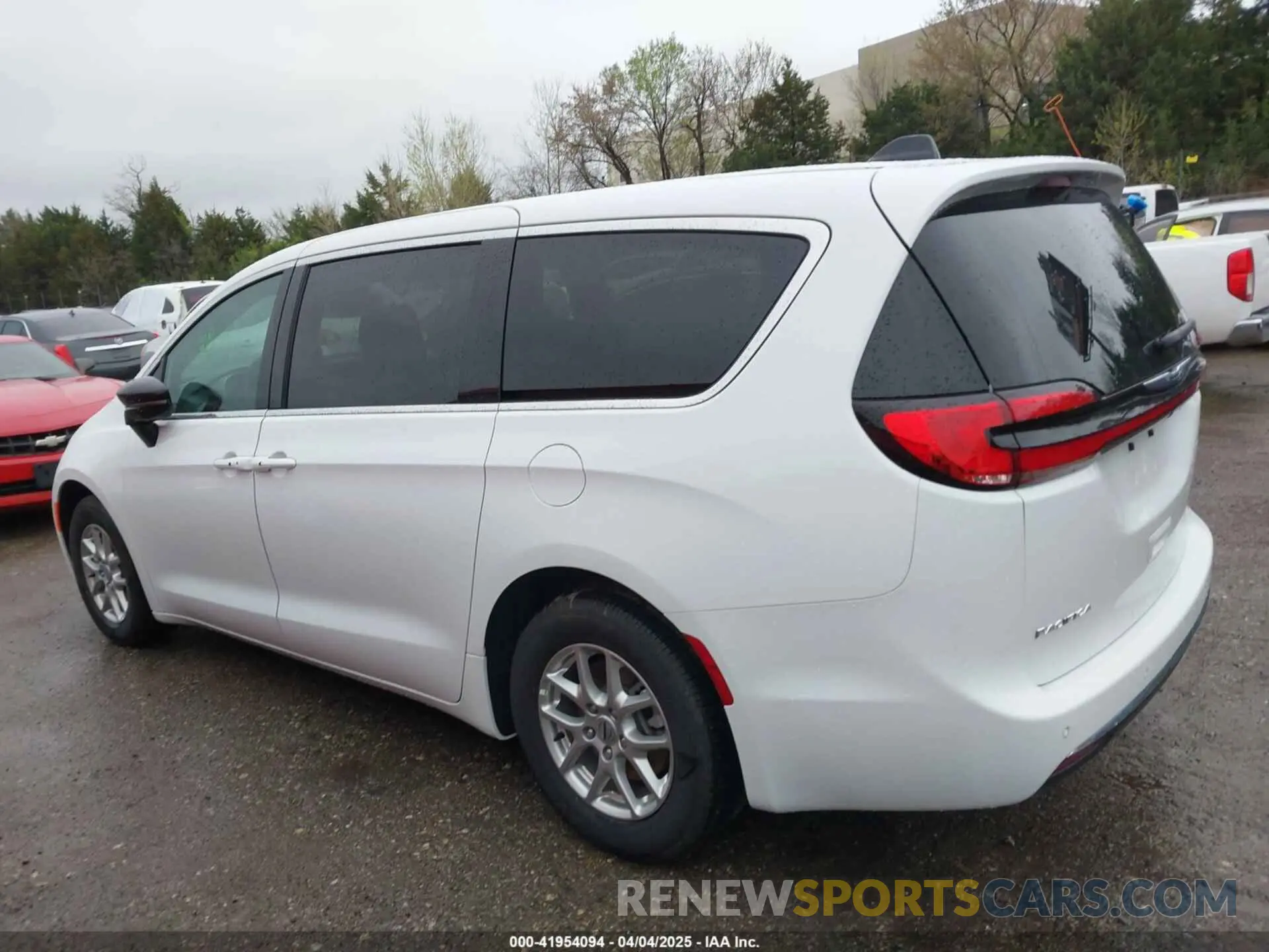 14 Photograph of a damaged car 2C4RC1BG1SR539072 CHRYSLER PACIFICA 2025