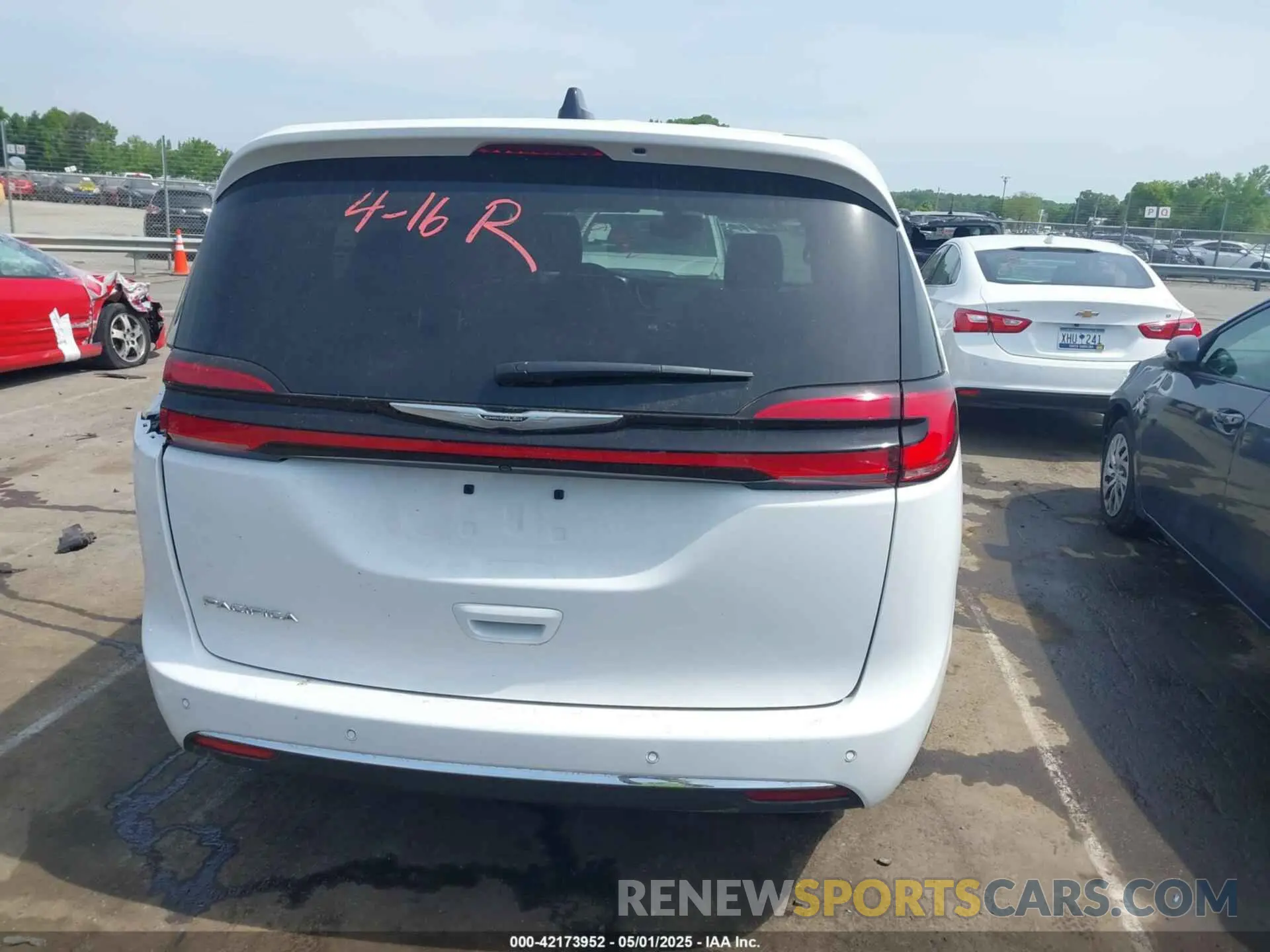 17 Photograph of a damaged car 2C4RC1BG1SR542831 CHRYSLER PACIFICA 2025