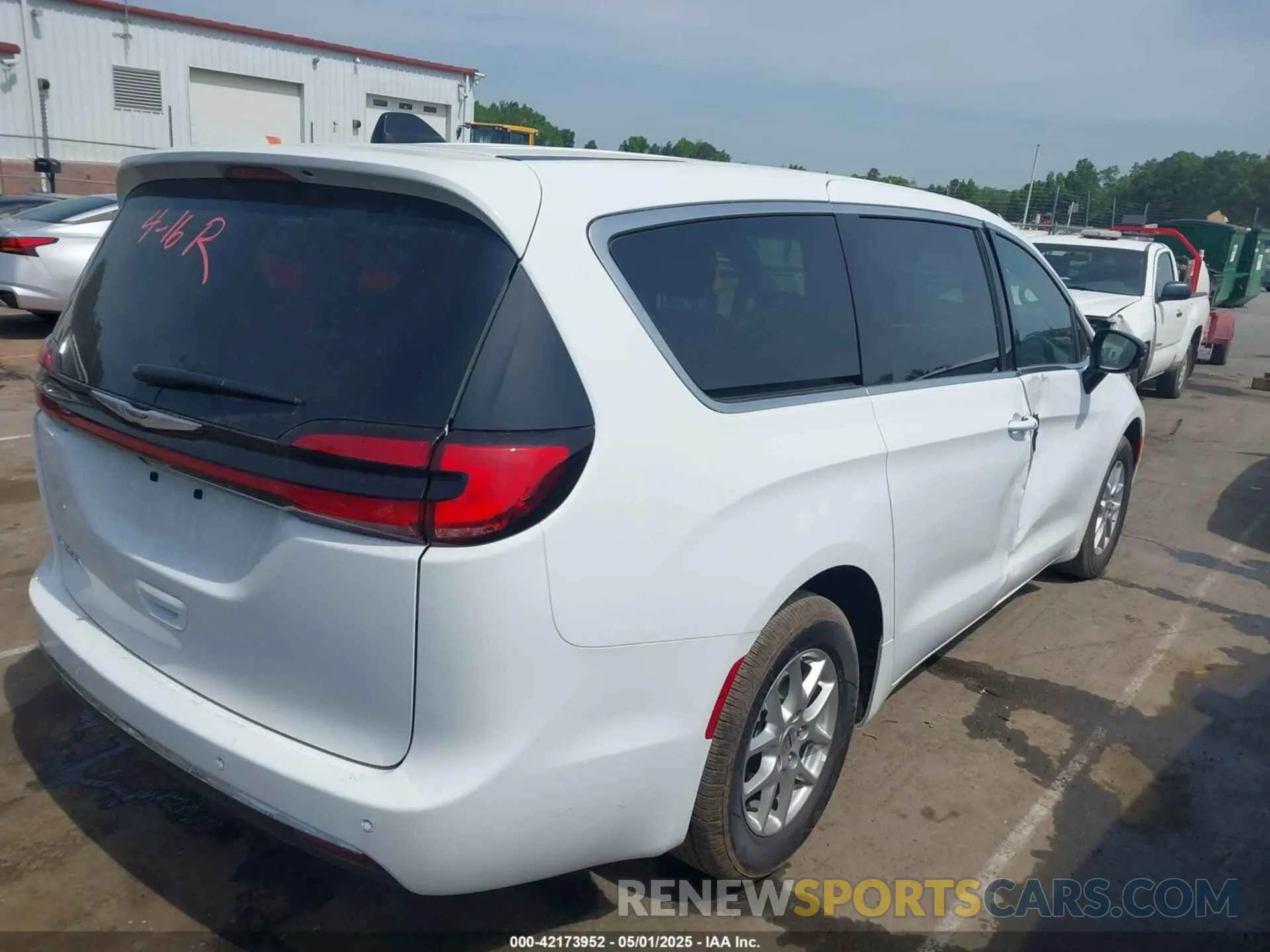4 Photograph of a damaged car 2C4RC1BG1SR542831 CHRYSLER PACIFICA 2025