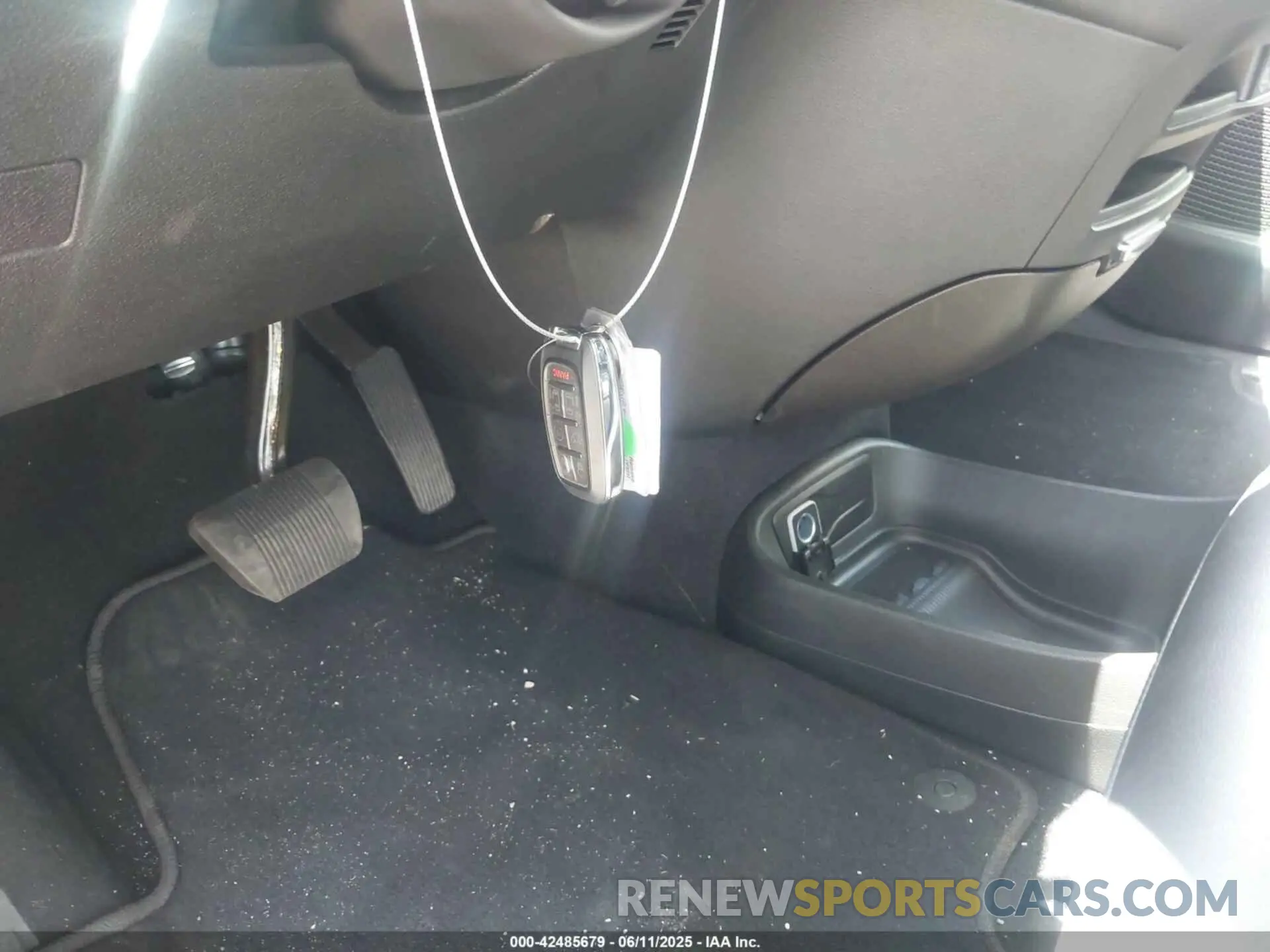 11 Photograph of a damaged car 2C4RC1BG4SR520693 CHRYSLER PACIFICA 2025