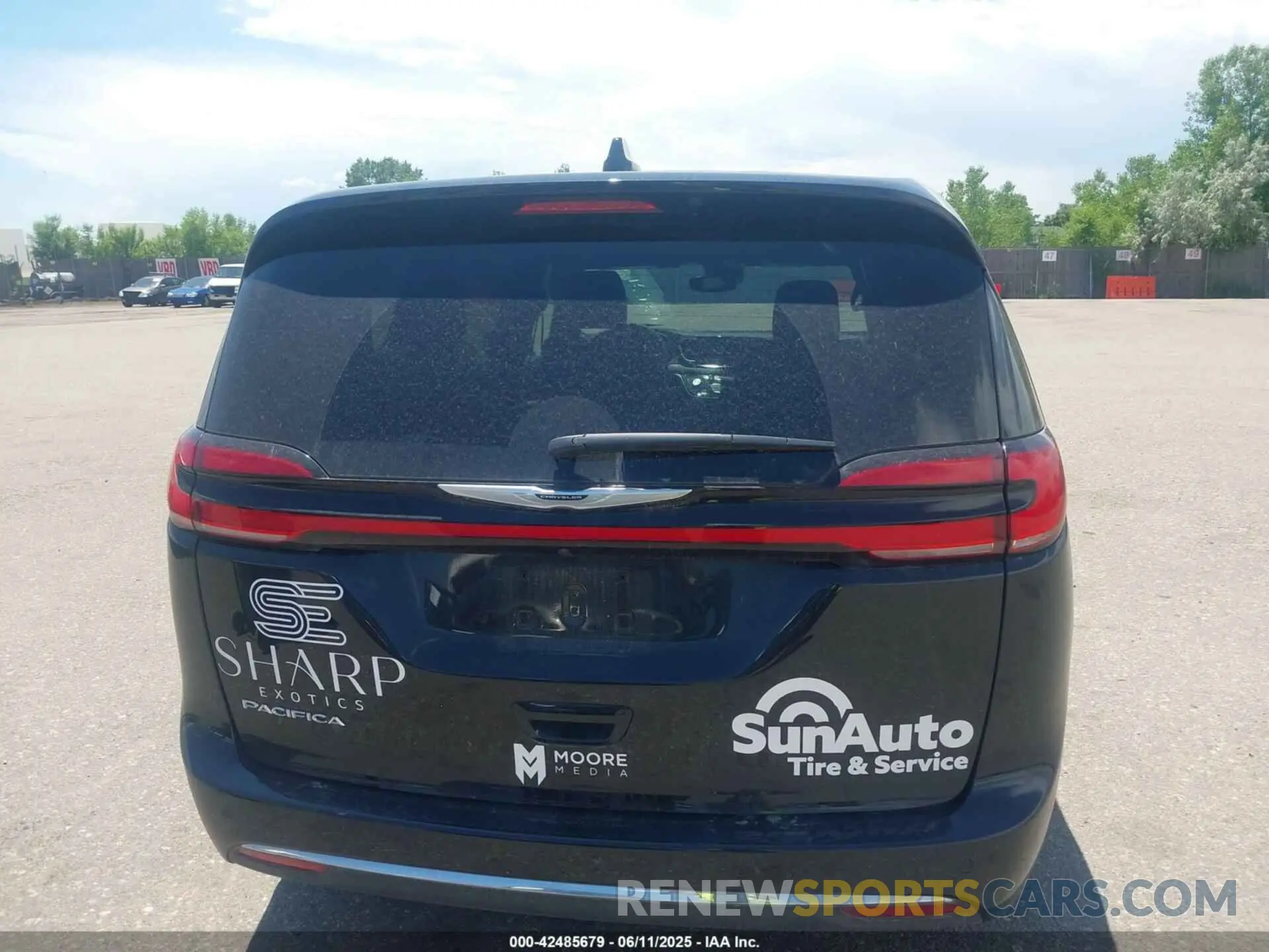 16 Photograph of a damaged car 2C4RC1BG4SR520693 CHRYSLER PACIFICA 2025