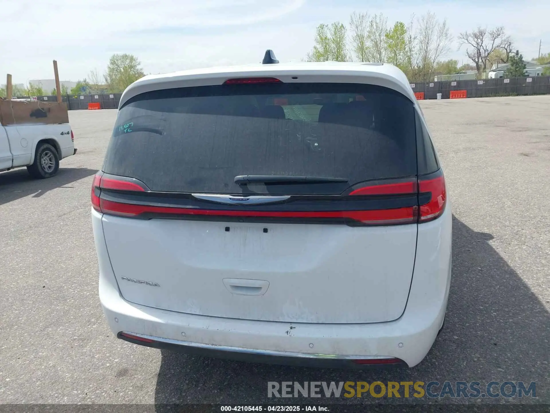16 Photograph of a damaged car 2C4RC1BG5SR526356 CHRYSLER PACIFICA 2025