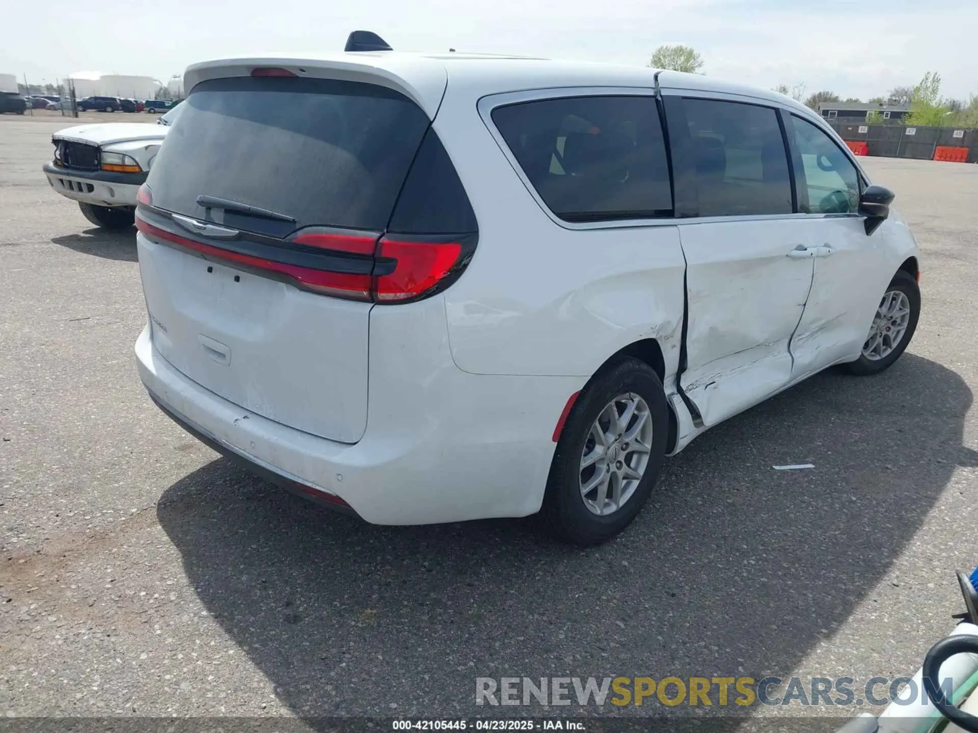 4 Photograph of a damaged car 2C4RC1BG5SR526356 CHRYSLER PACIFICA 2025