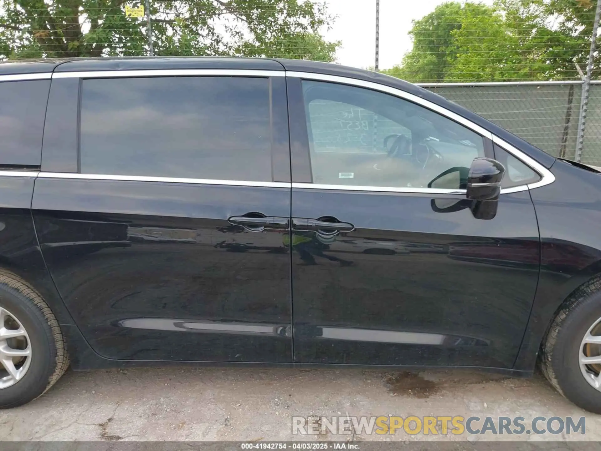 13 Photograph of a damaged car 2C4RC1BG5SR526518 CHRYSLER PACIFICA 2025