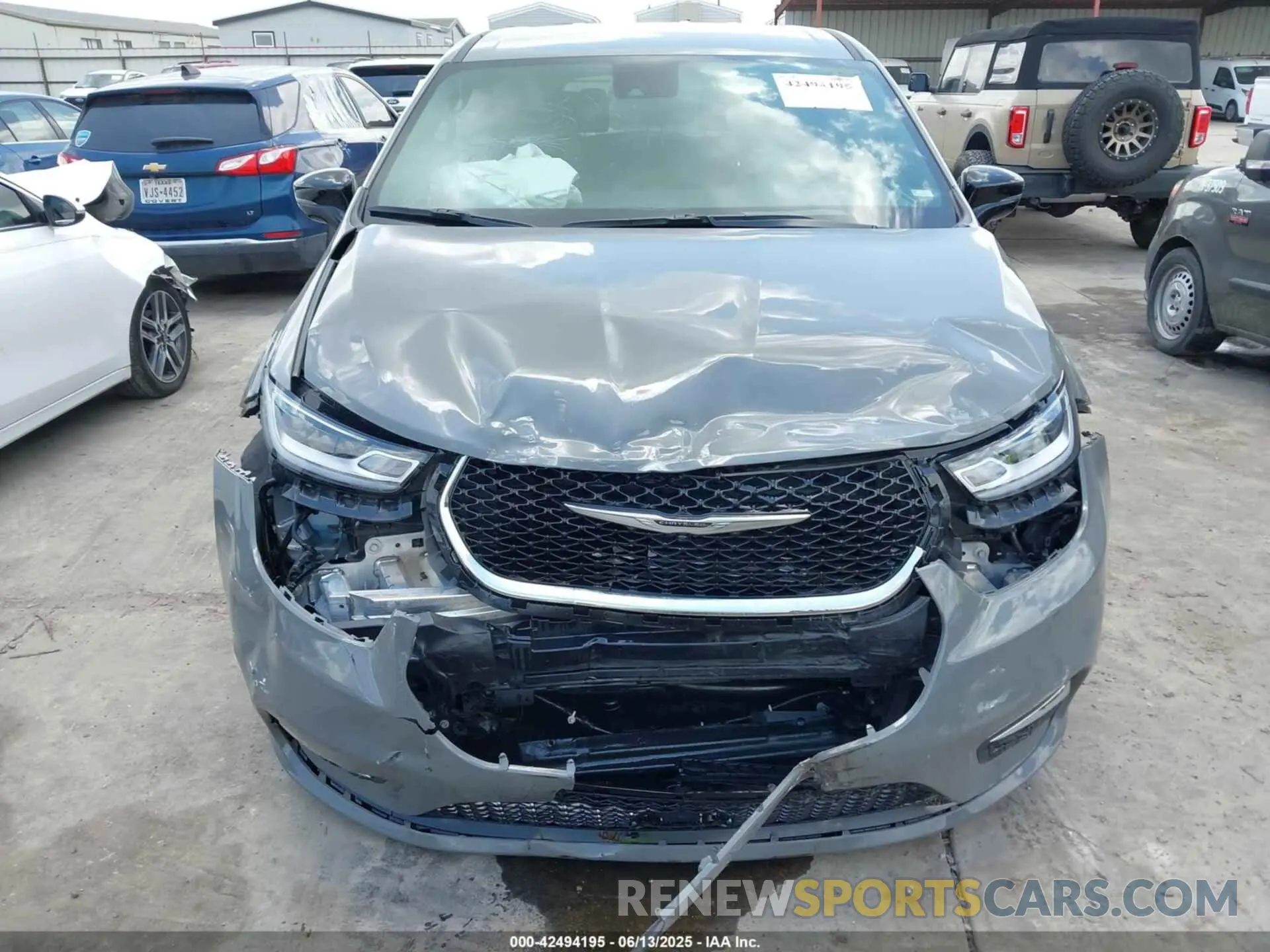 12 Photograph of a damaged car 2C4RC1BG6SR530951 CHRYSLER PACIFICA 2025
