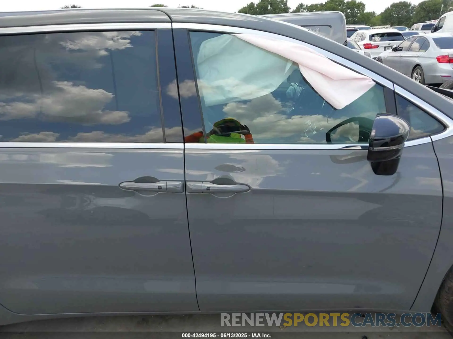 13 Photograph of a damaged car 2C4RC1BG6SR530951 CHRYSLER PACIFICA 2025