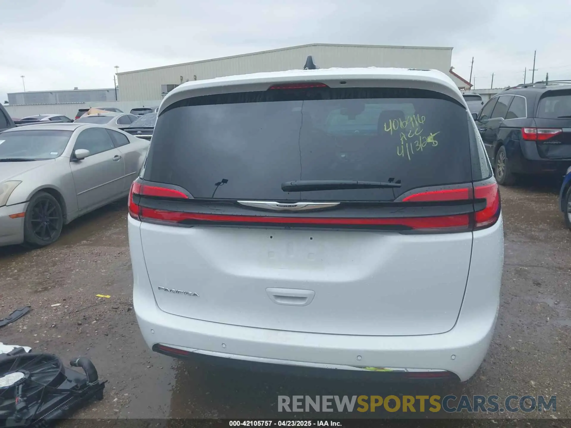 17 Photograph of a damaged car 2C4RC1BG6SR532473 CHRYSLER PACIFICA 2025