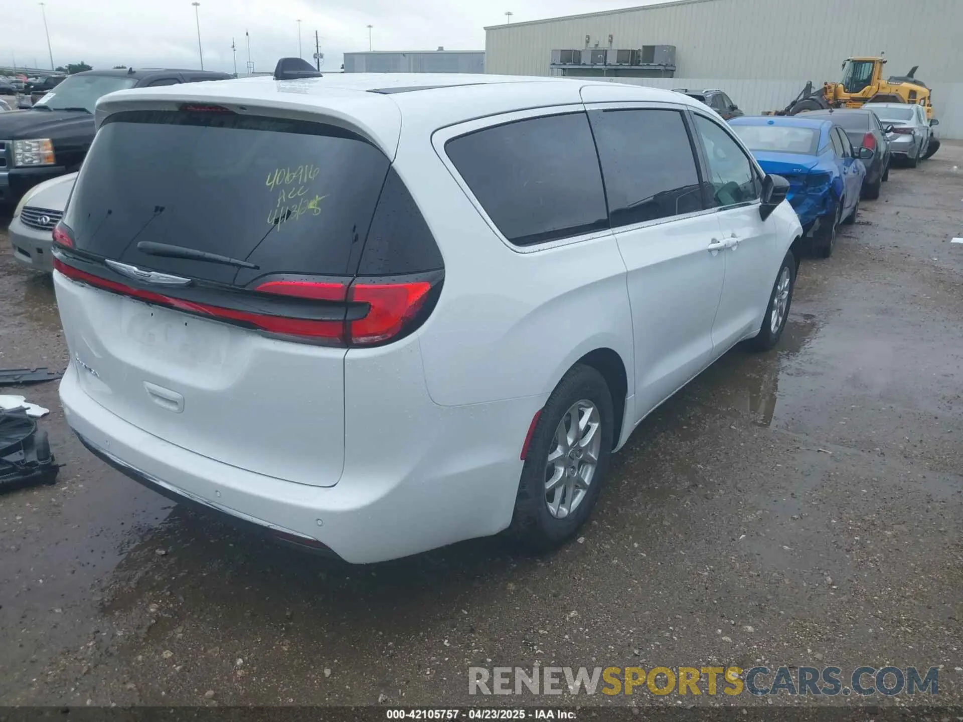 4 Photograph of a damaged car 2C4RC1BG6SR532473 CHRYSLER PACIFICA 2025