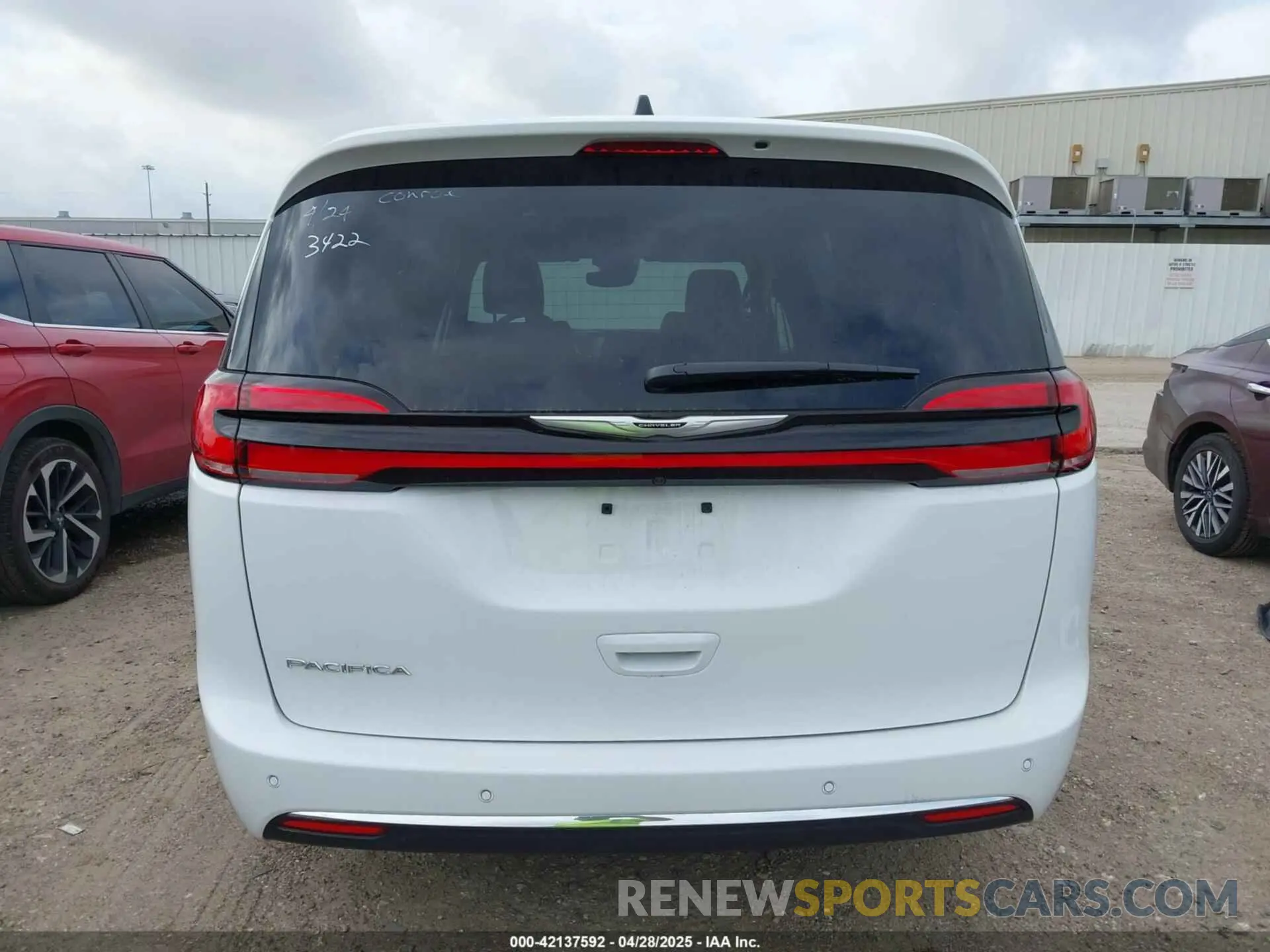 17 Photograph of a damaged car 2C4RC1BG7SR530912 CHRYSLER PACIFICA 2025