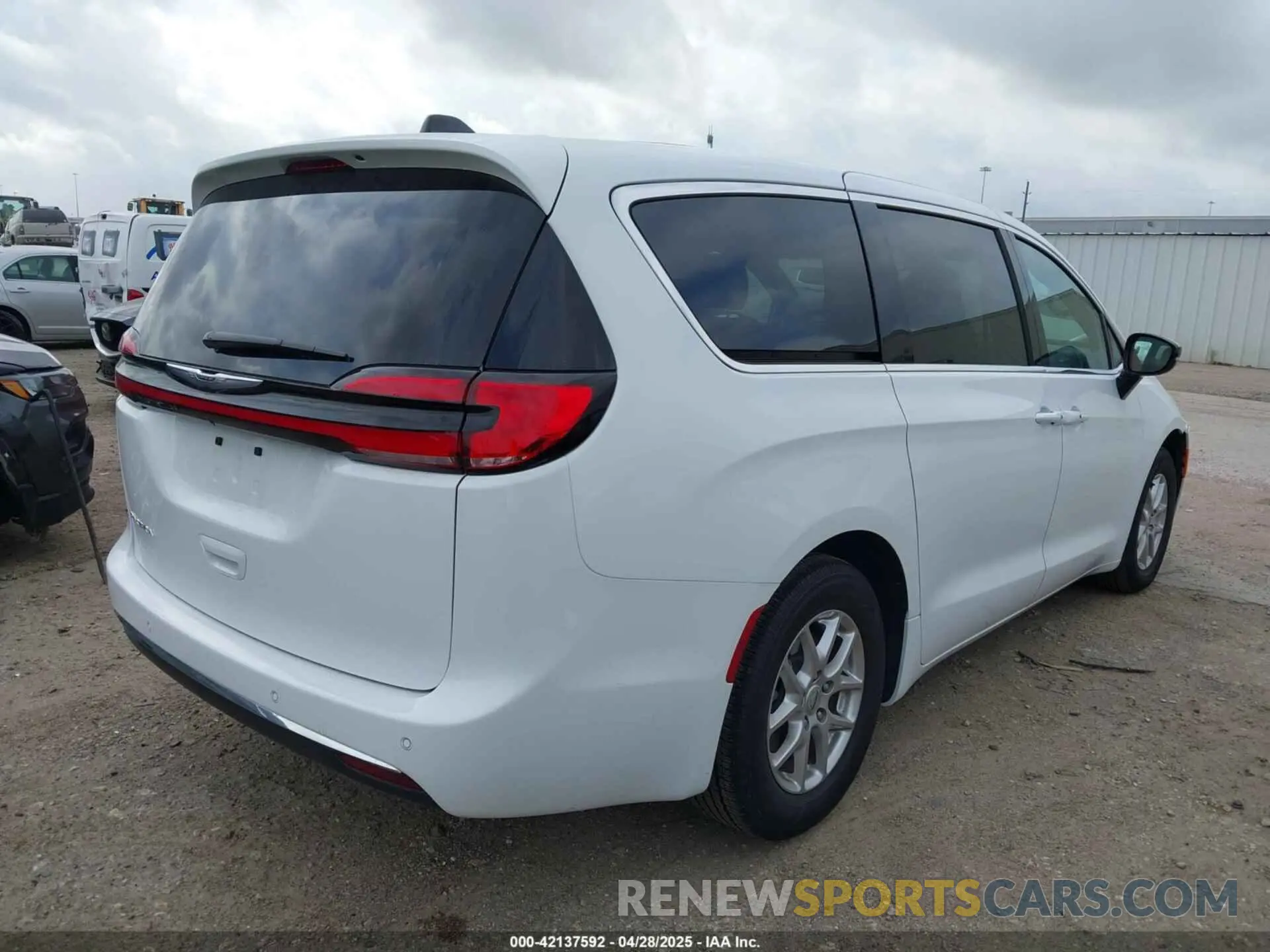 4 Photograph of a damaged car 2C4RC1BG7SR530912 CHRYSLER PACIFICA 2025