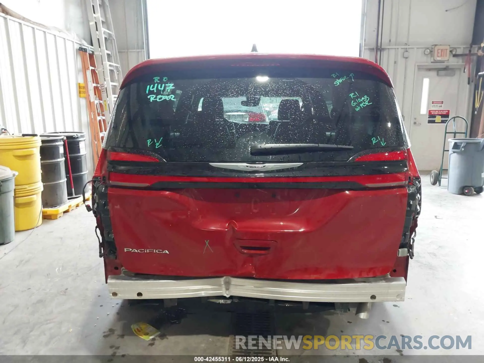 16 Photograph of a damaged car 2C4RC1BG8SR551509 CHRYSLER PACIFICA 2025