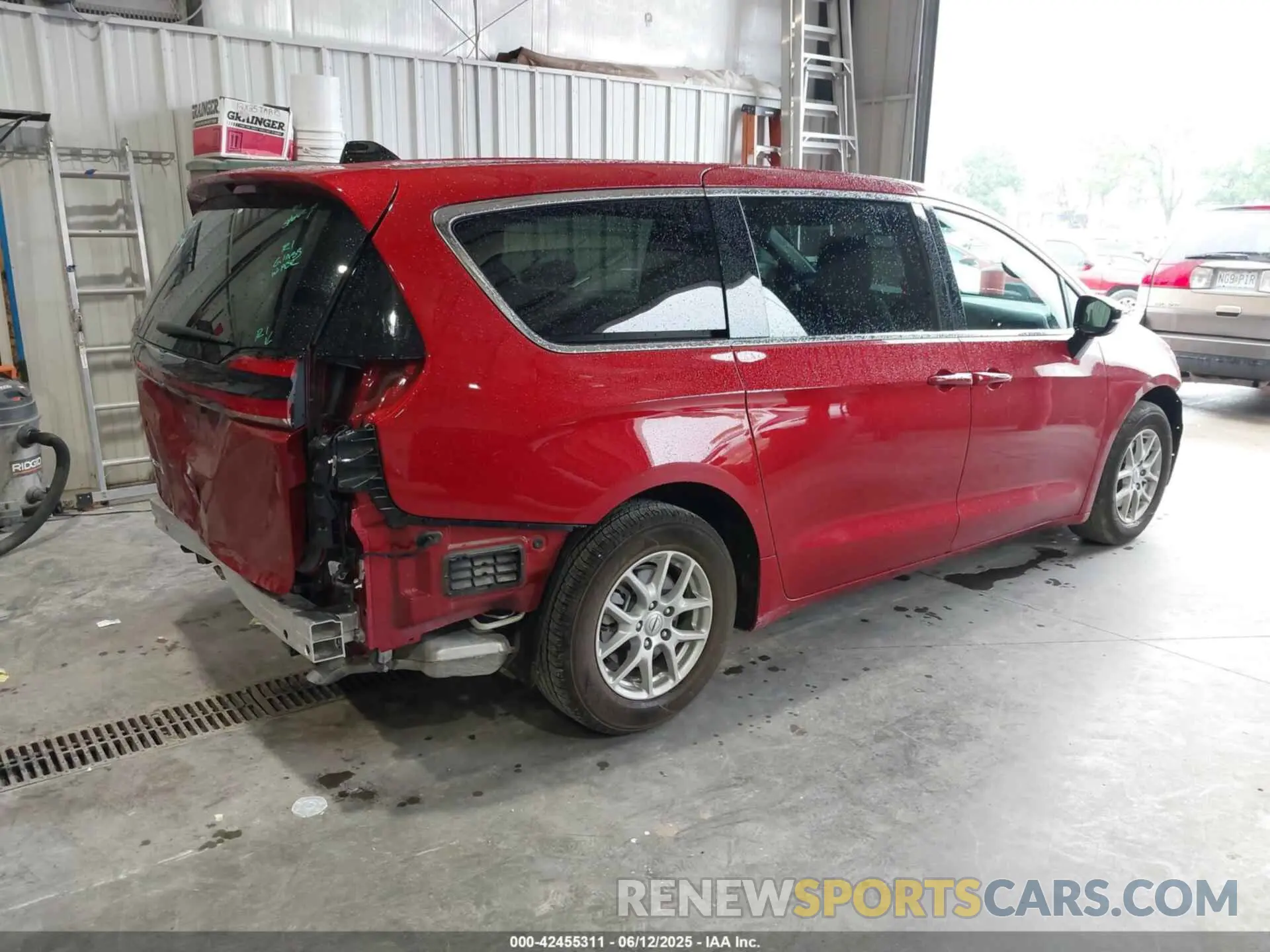 4 Photograph of a damaged car 2C4RC1BG8SR551509 CHRYSLER PACIFICA 2025