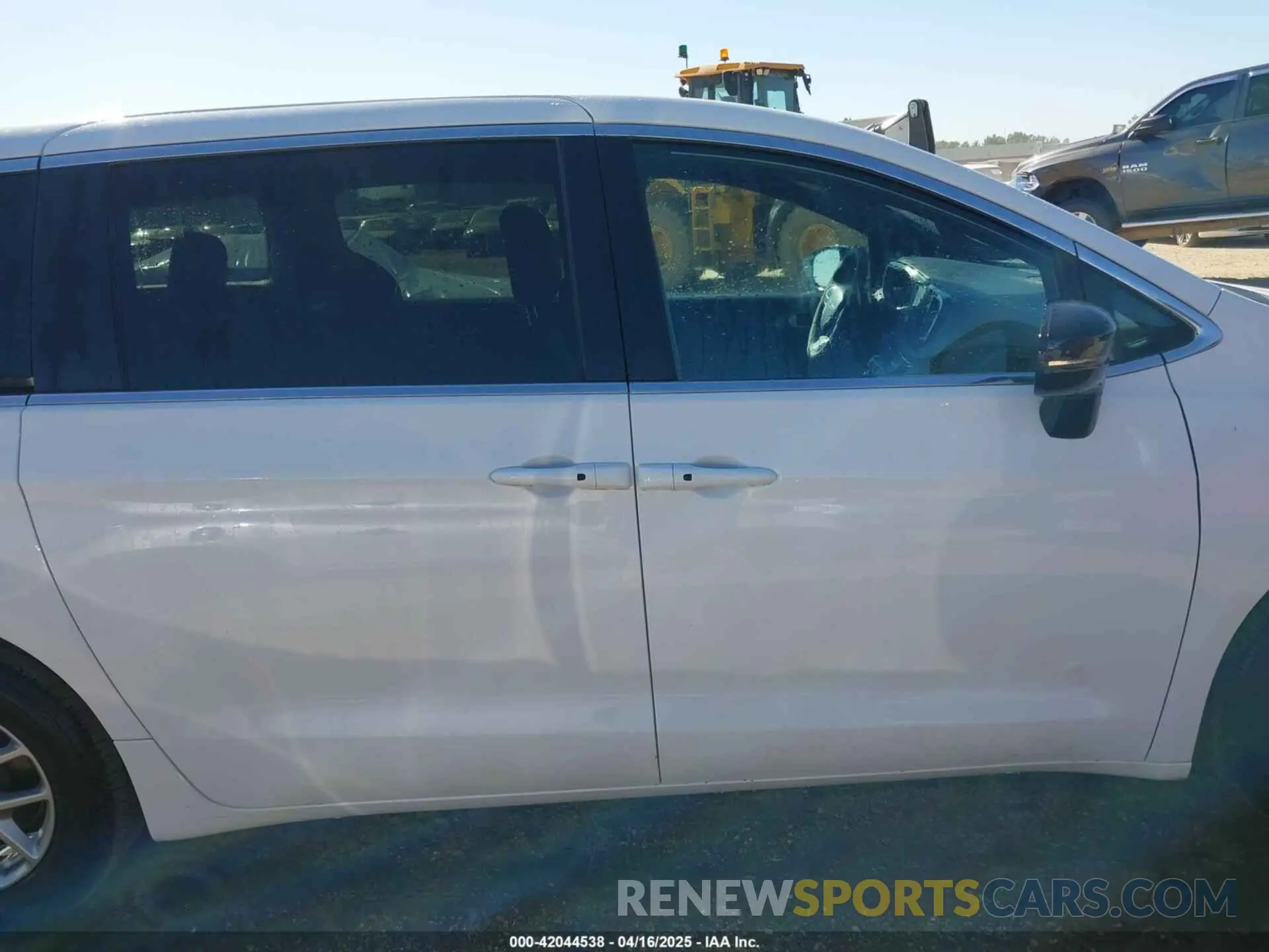 13 Photograph of a damaged car 2C4RC1BG9SR531589 CHRYSLER PACIFICA 2025