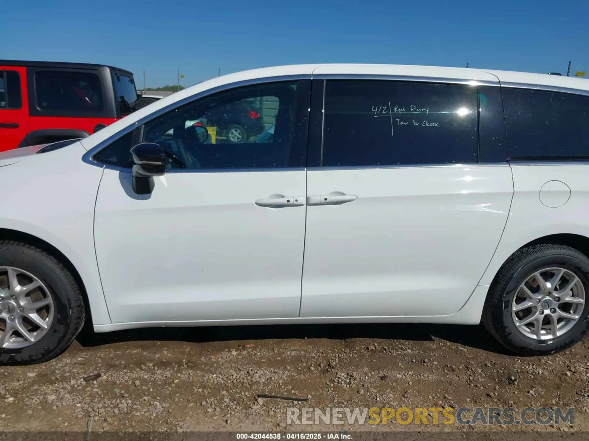 14 Photograph of a damaged car 2C4RC1BG9SR531589 CHRYSLER PACIFICA 2025