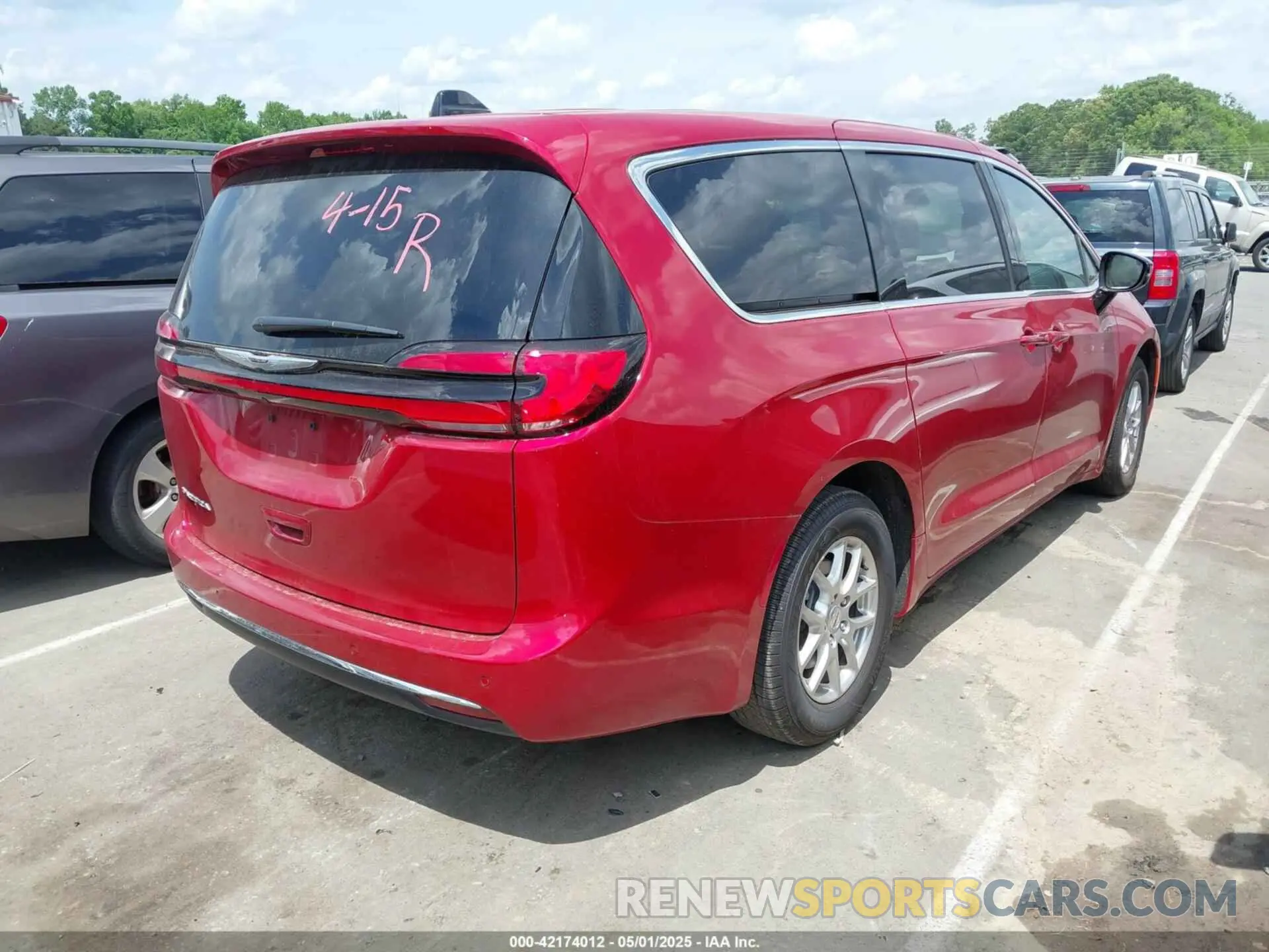 4 Photograph of a damaged car 2C4RC1BG9SR554080 CHRYSLER PACIFICA 2025
