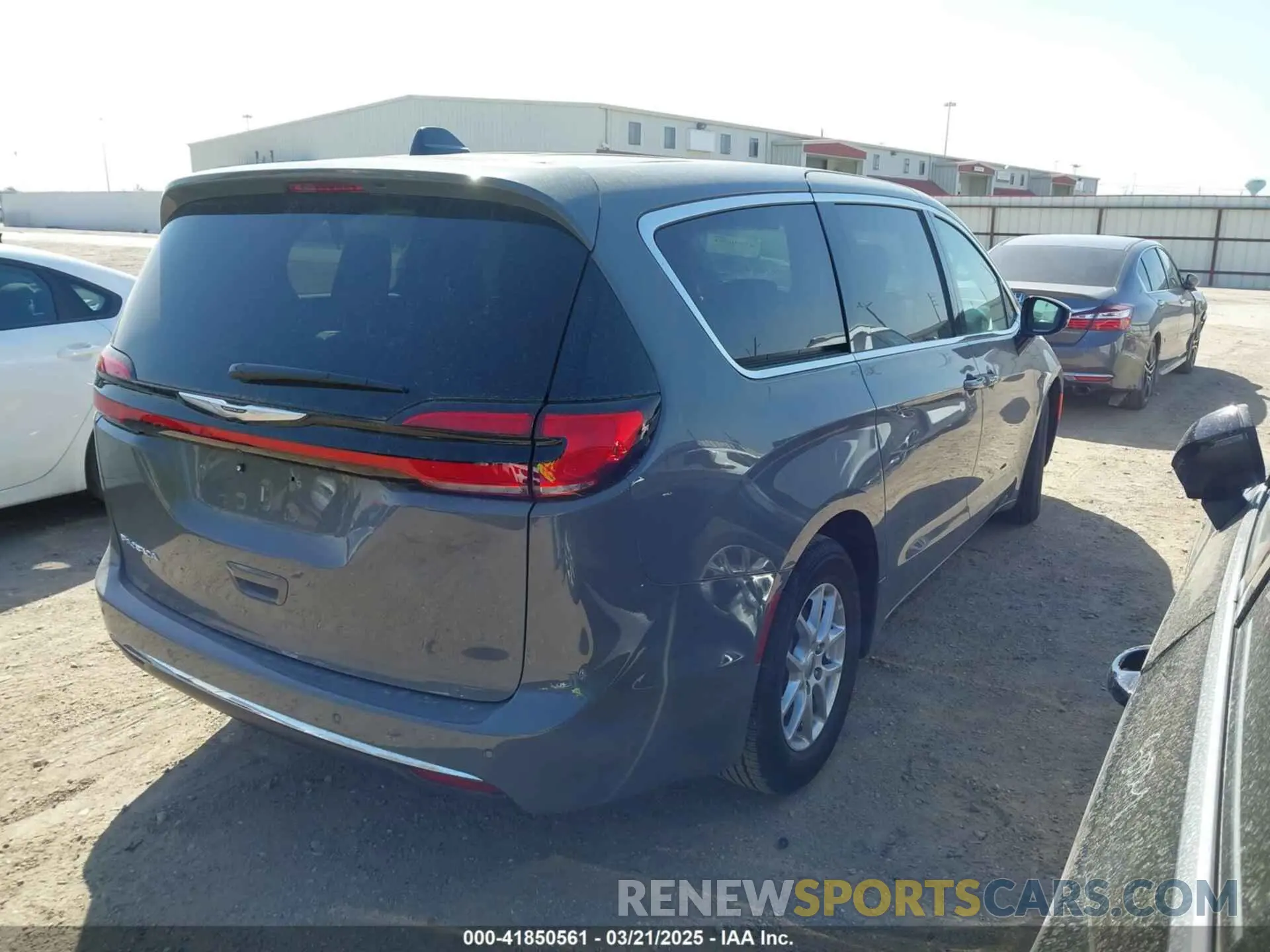 4 Photograph of a damaged car 2C4RC1BGXSR520567 CHRYSLER PACIFICA 2025