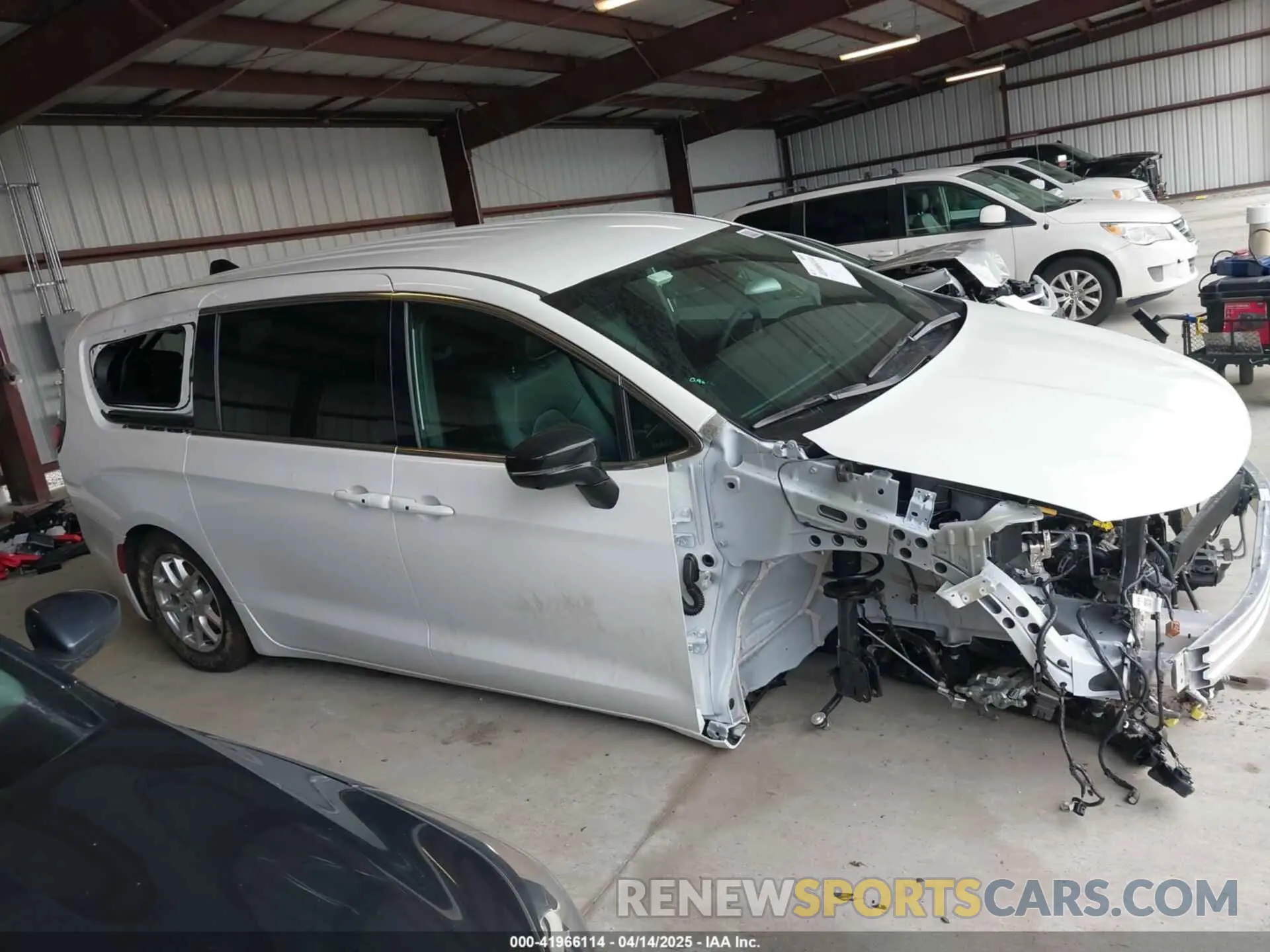 14 Photograph of a damaged car 2C4RC1BGXSR521900 CHRYSLER PACIFICA 2025