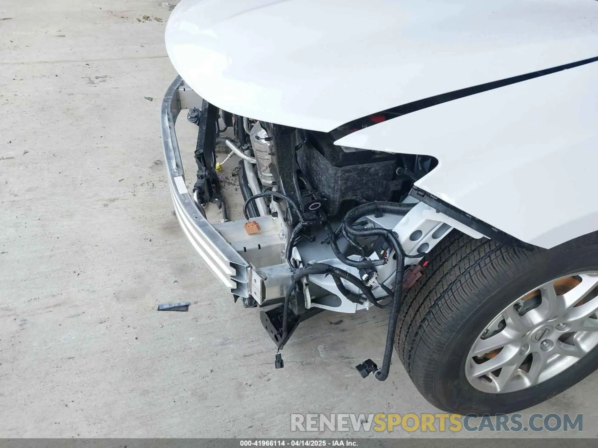 18 Photograph of a damaged car 2C4RC1BGXSR521900 CHRYSLER PACIFICA 2025