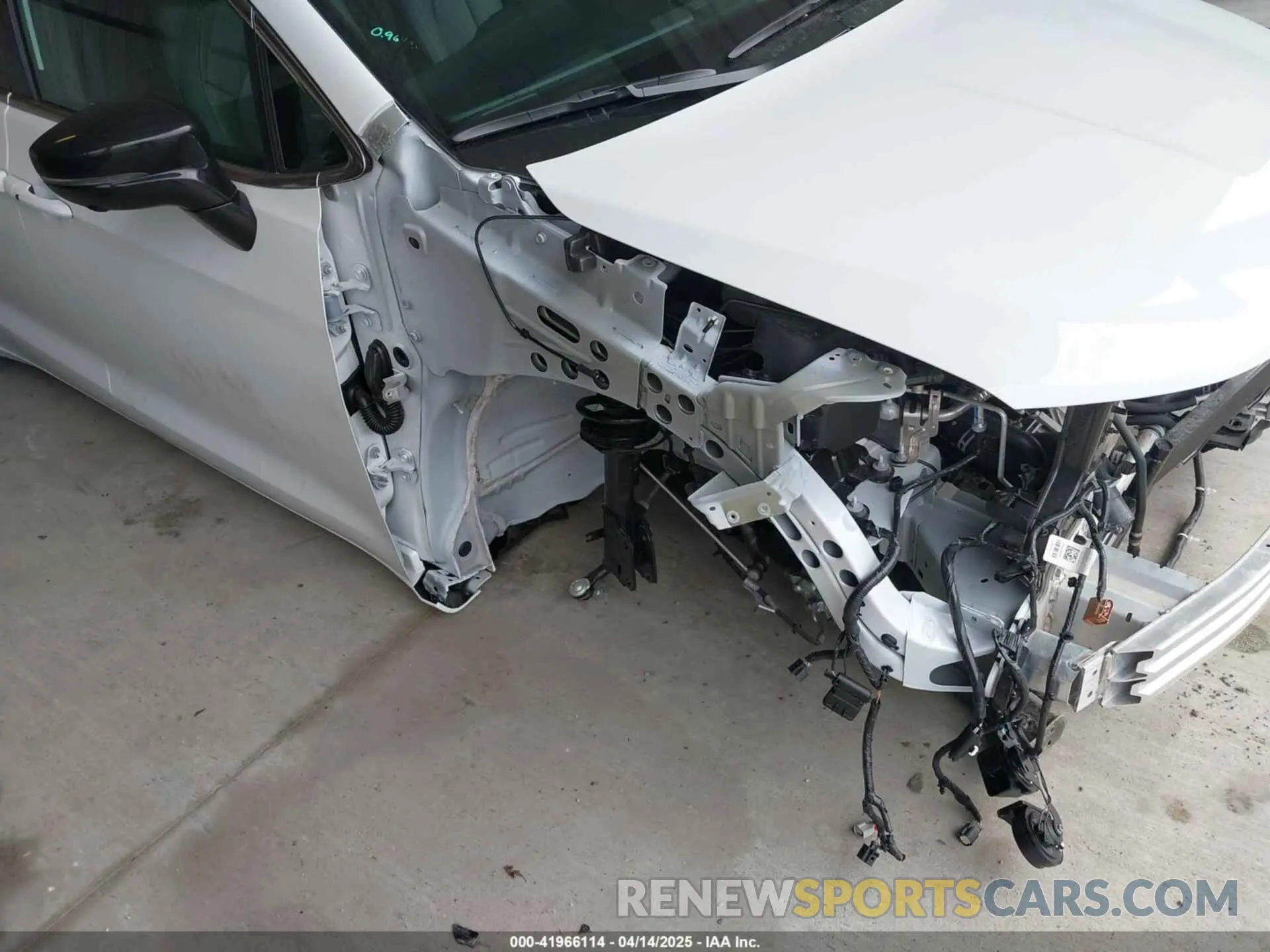 19 Photograph of a damaged car 2C4RC1BGXSR521900 CHRYSLER PACIFICA 2025