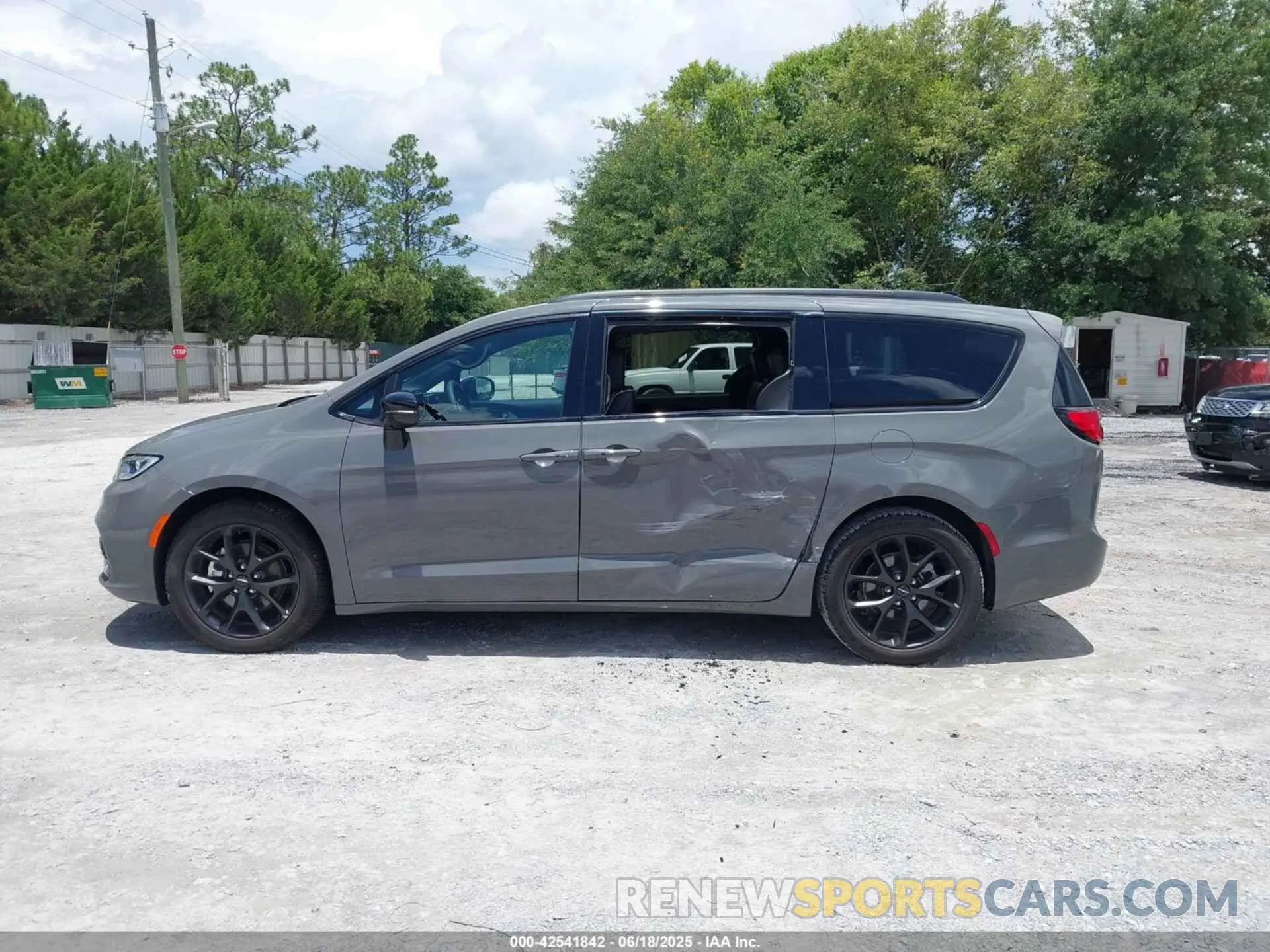 14 Photograph of a damaged car 2C4RC1GG0SR518187 CHRYSLER PACIFICA 2025
