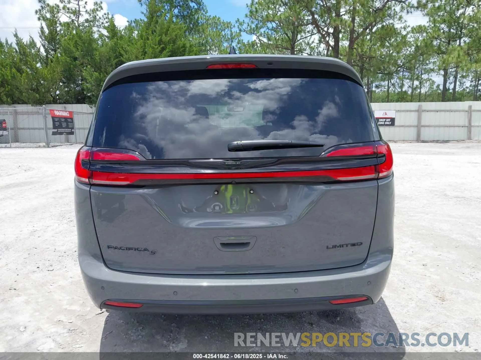 16 Photograph of a damaged car 2C4RC1GG0SR518187 CHRYSLER PACIFICA 2025
