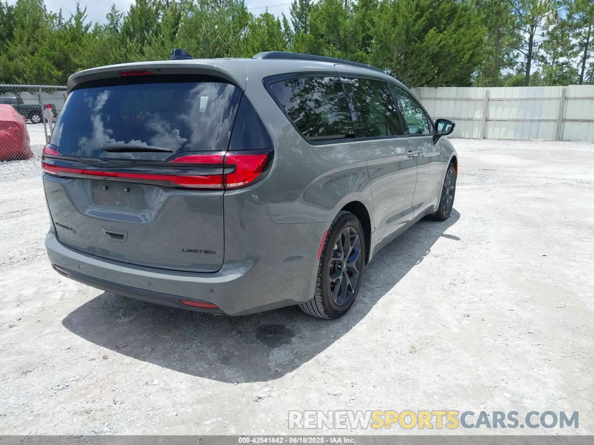 4 Photograph of a damaged car 2C4RC1GG0SR518187 CHRYSLER PACIFICA 2025